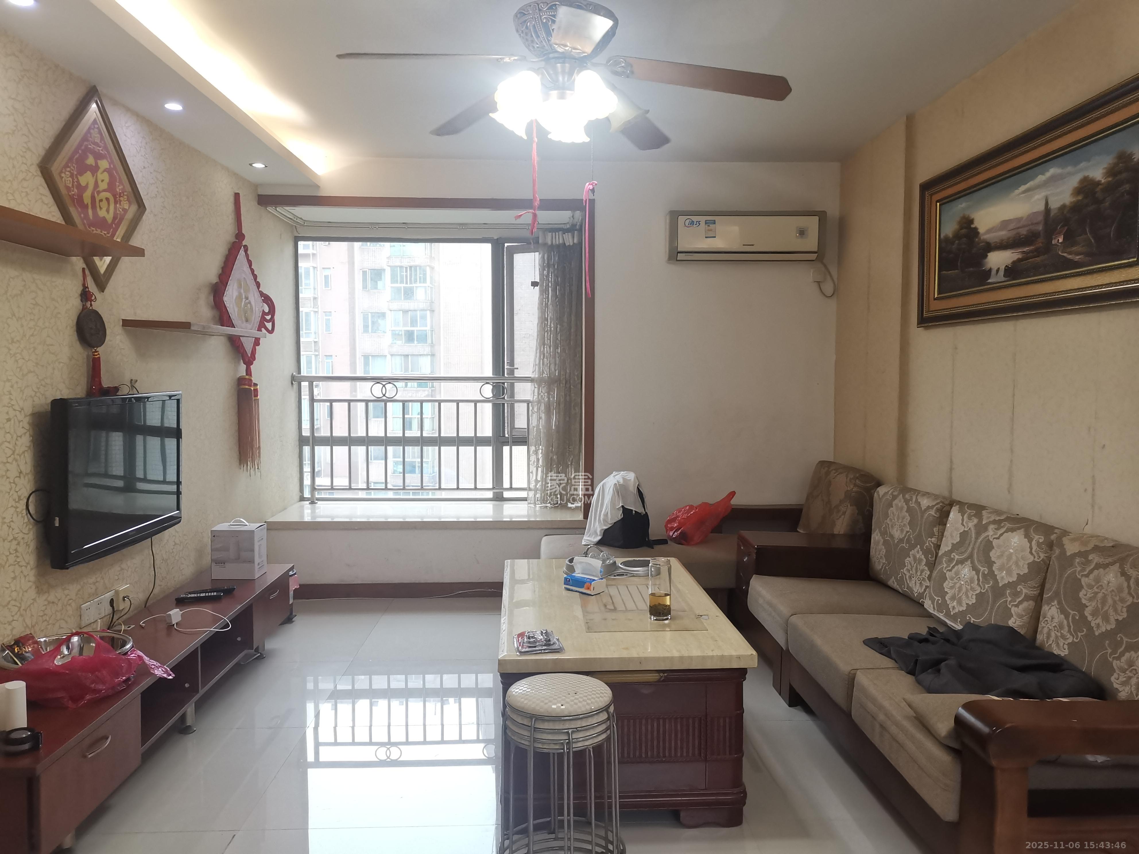 新城新世界一二三期  2室2厅1卫    2400.0元/月