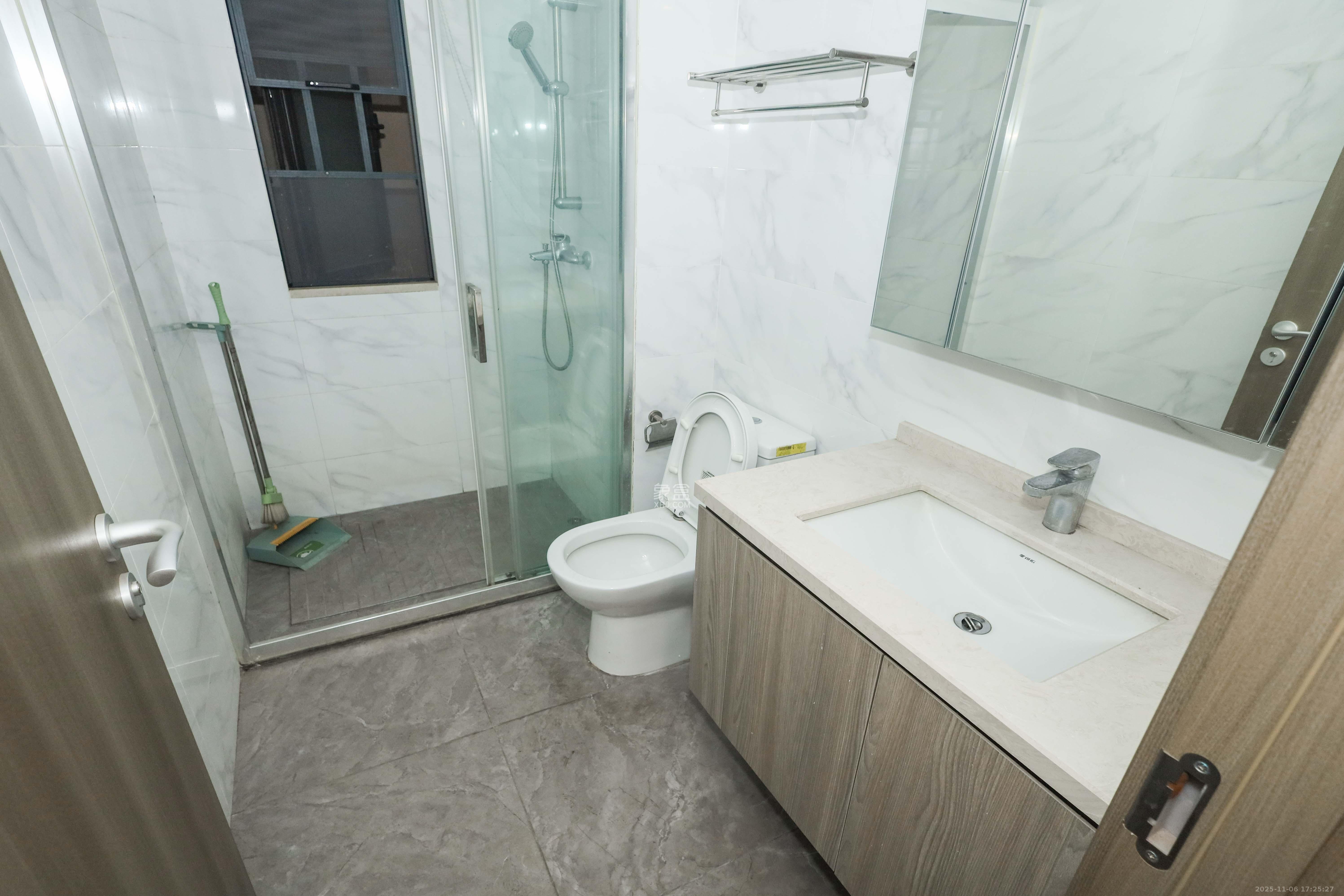 越秀亲爱里  3室2厅2卫    99.0万卫生间