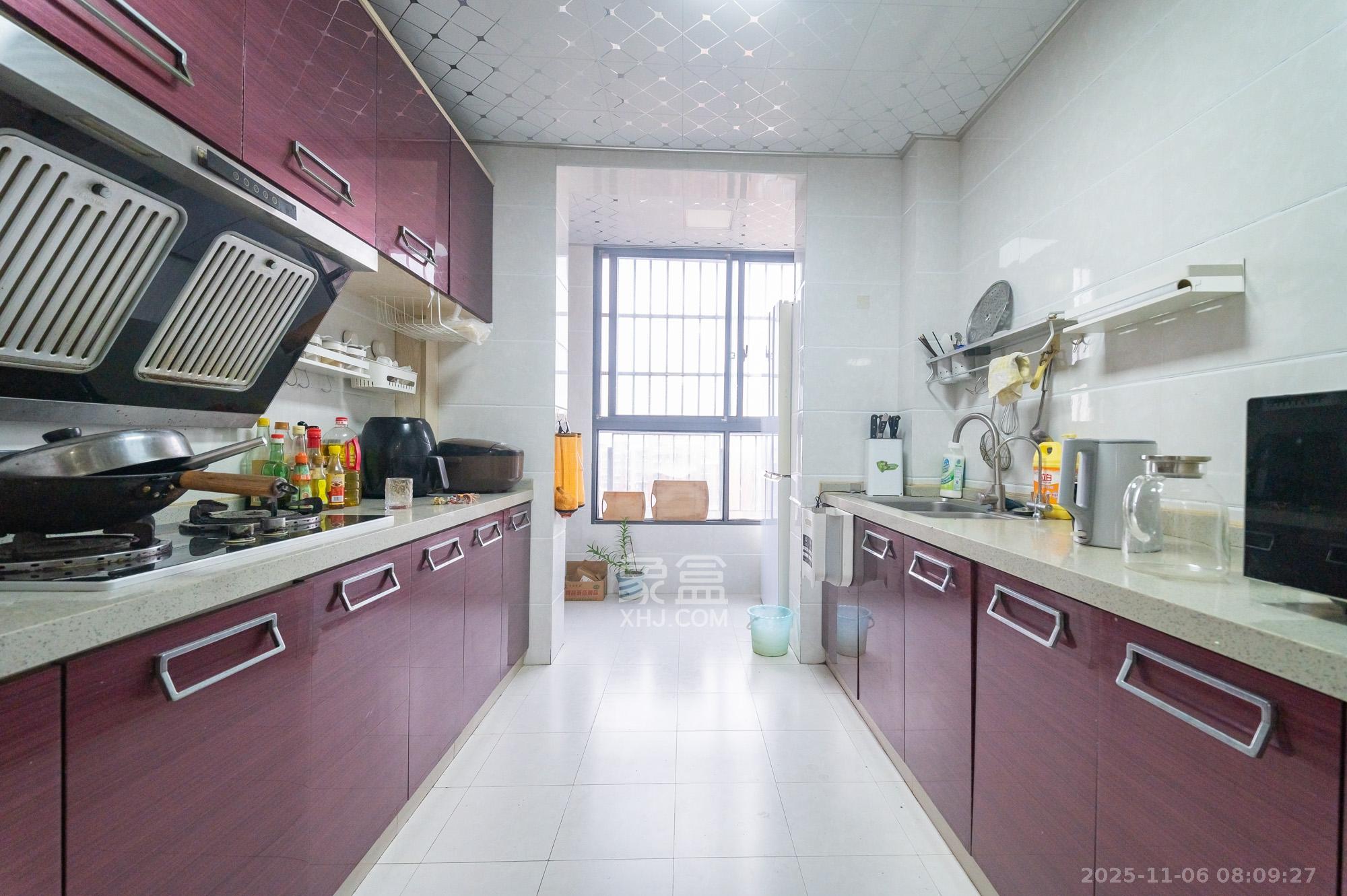 华润凤凰城二期 5室2厅2卫 109.8万 华润凤凰城二期 5室2厅2卫 109.8万厨房