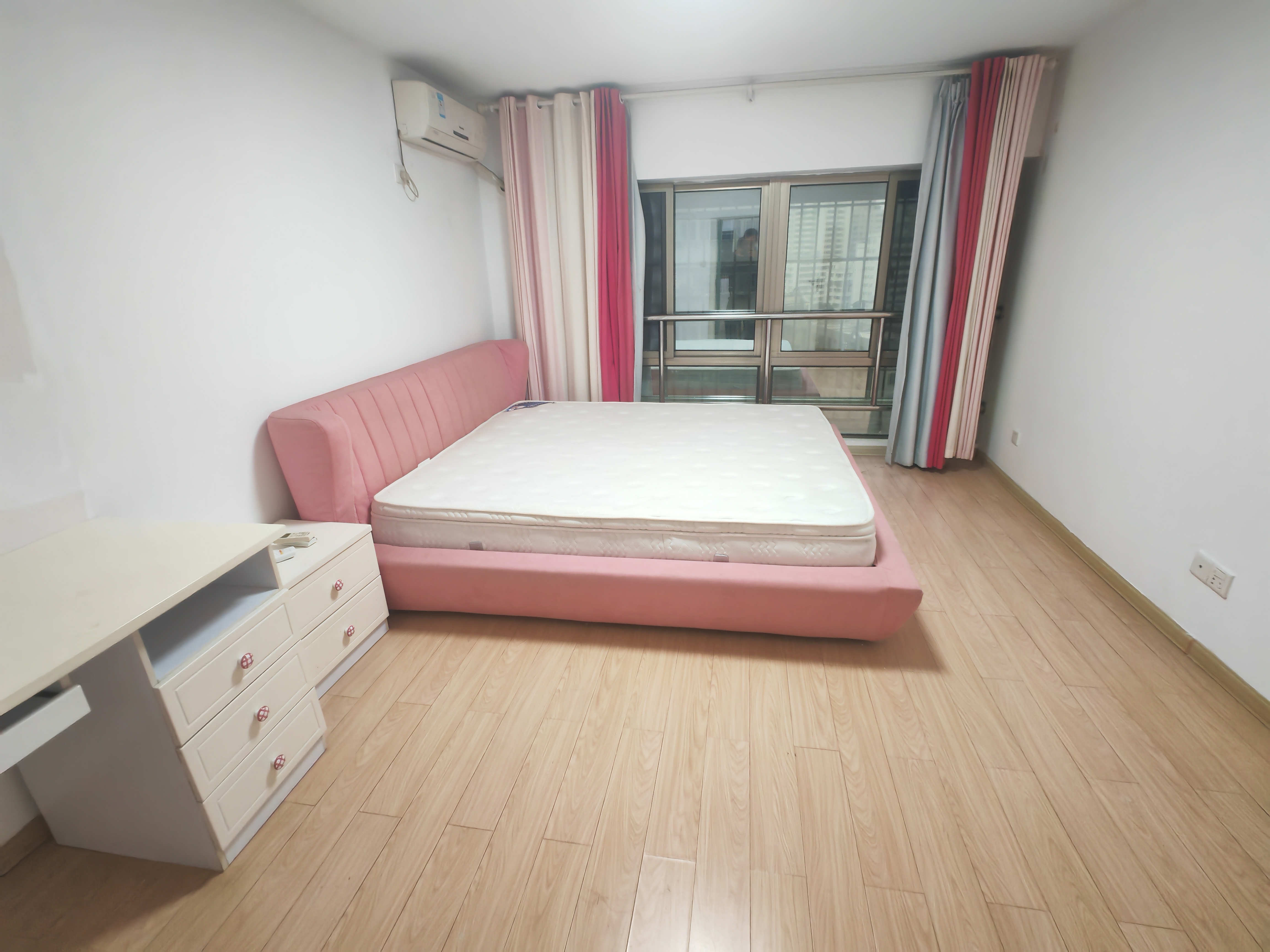 华林广场 2室1厅1卫 2000.0元/月 华林广场 2室1厅1卫 2000.0元/月室内图