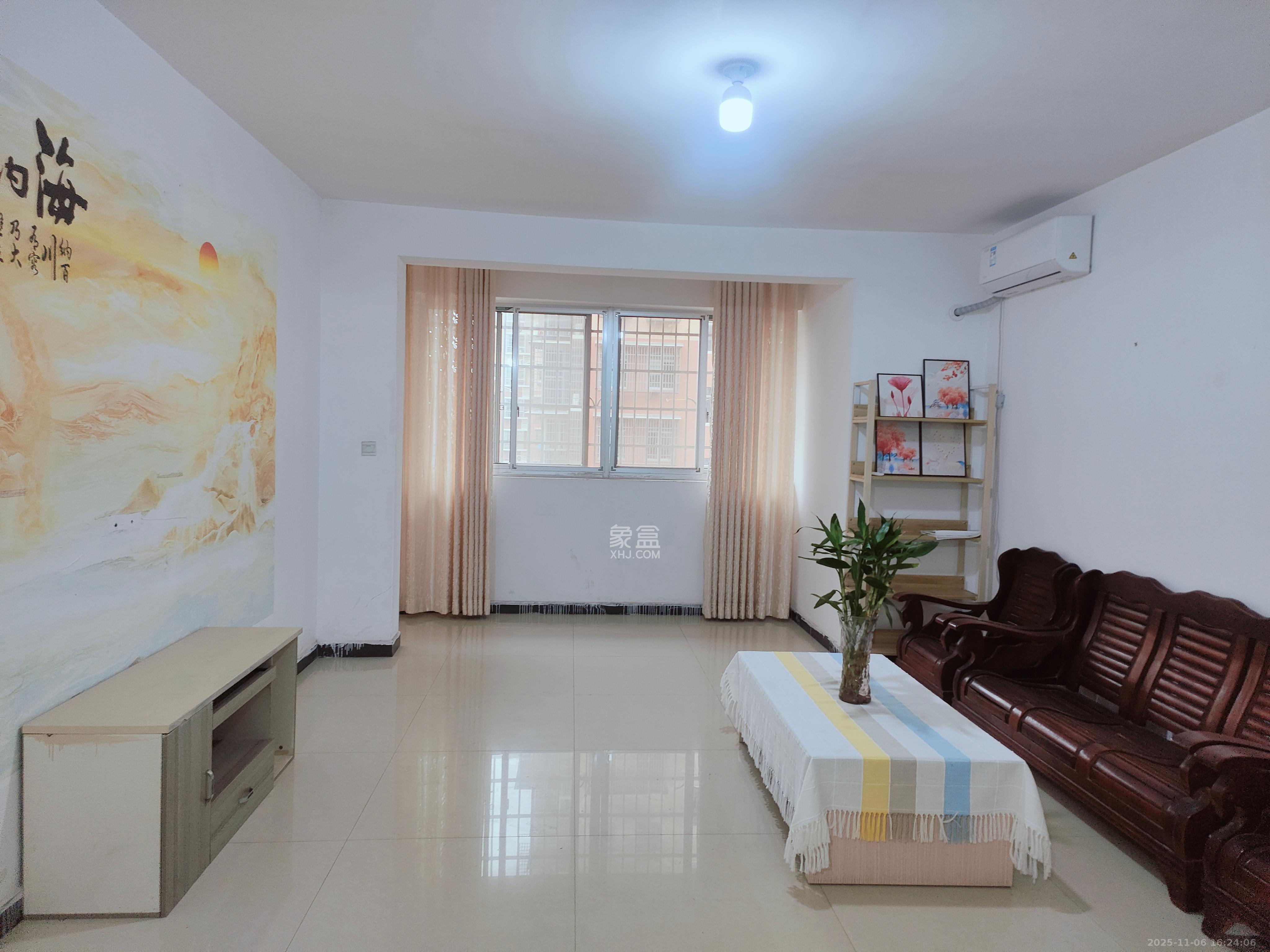 先锋新宇  3室2厅2卫    2200.0元/月