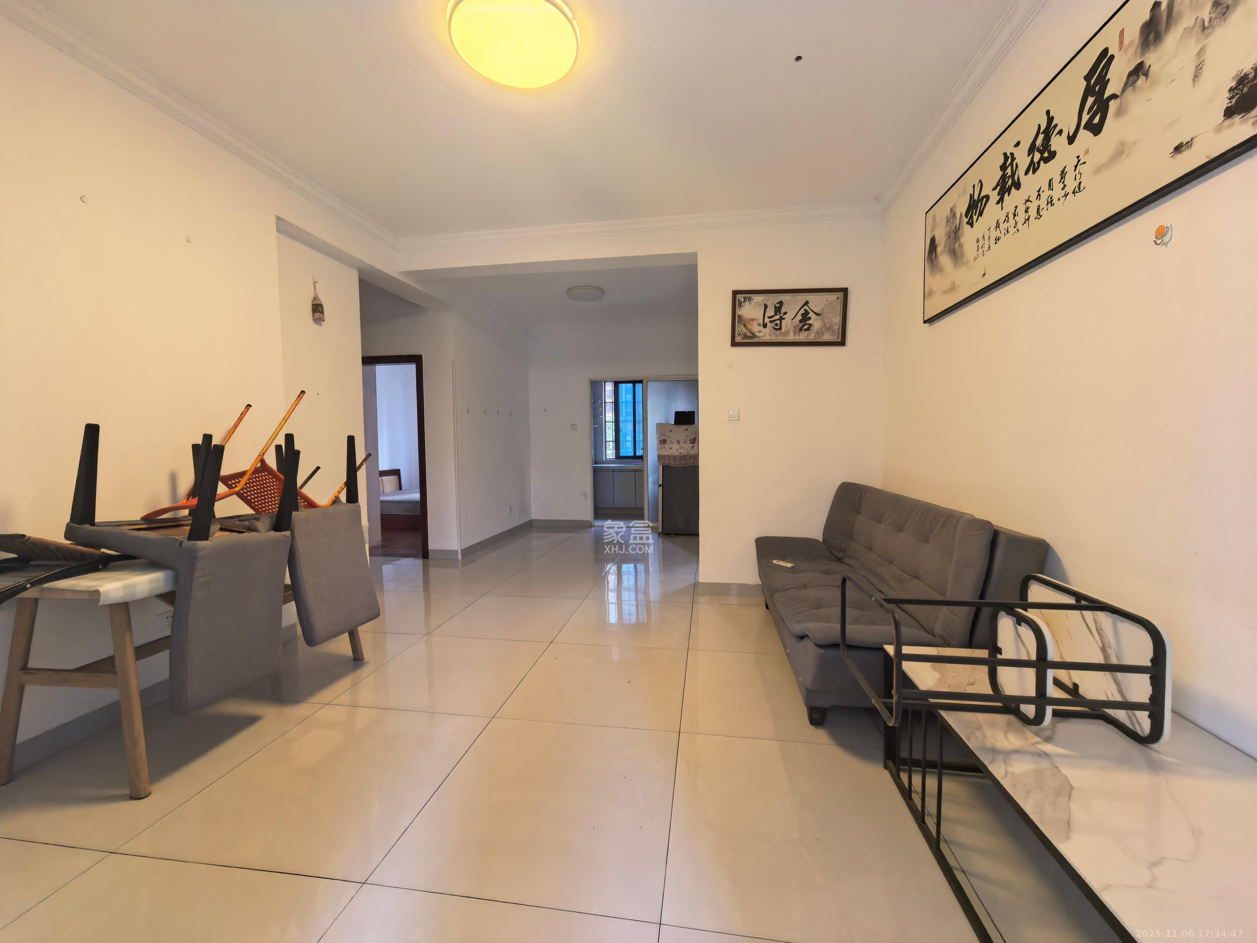 紫御江山  3室2厅1卫    2100.0元/月