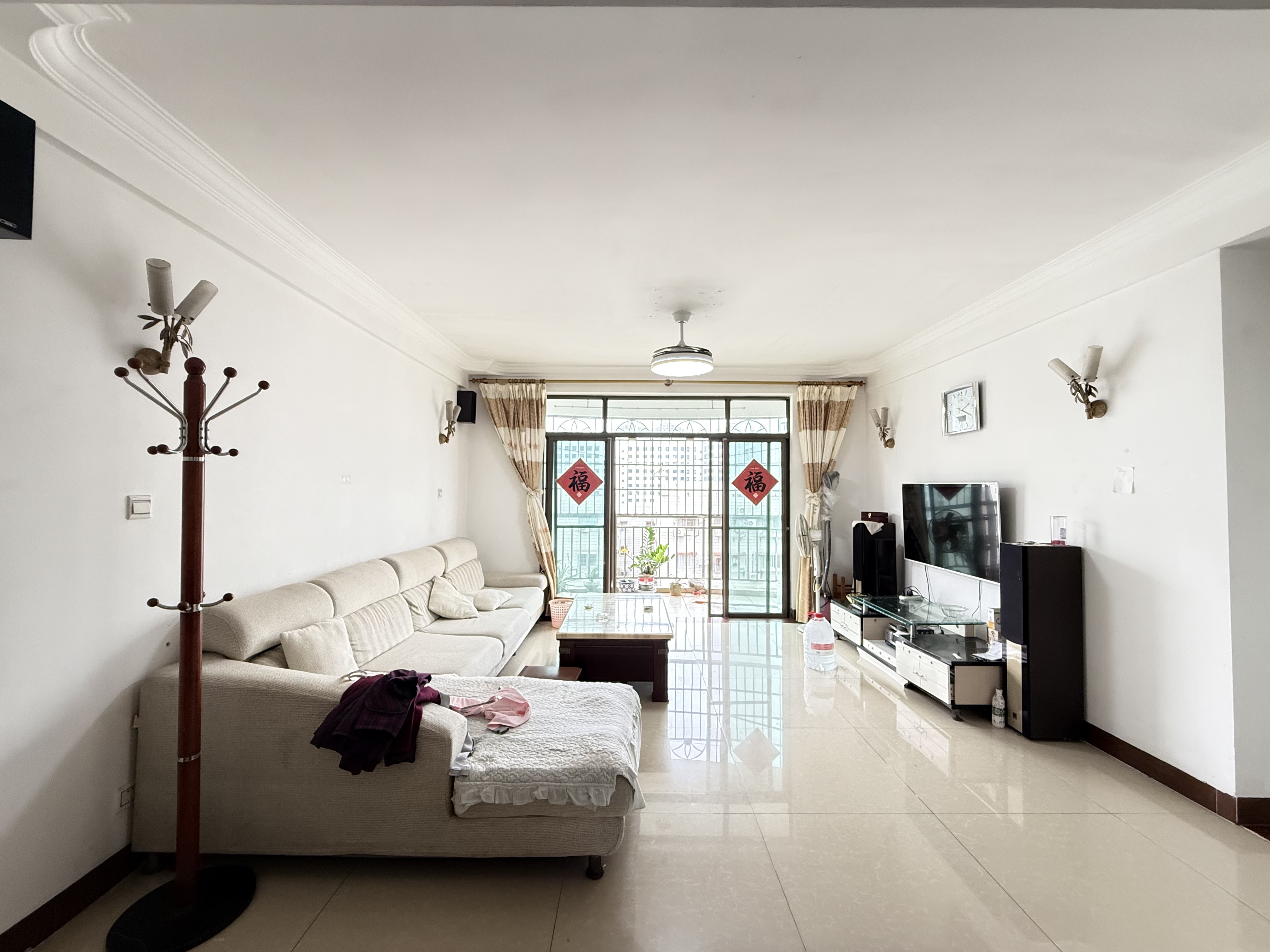 北方万银花园二期  3室2厅2卫    2600.0元/月室内图1