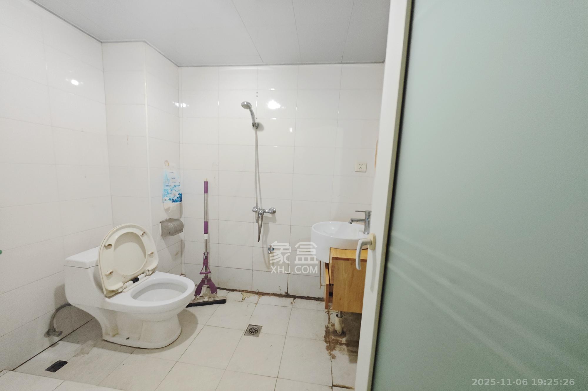 QQ生活馆  1室1厅1卫    23.5万其他