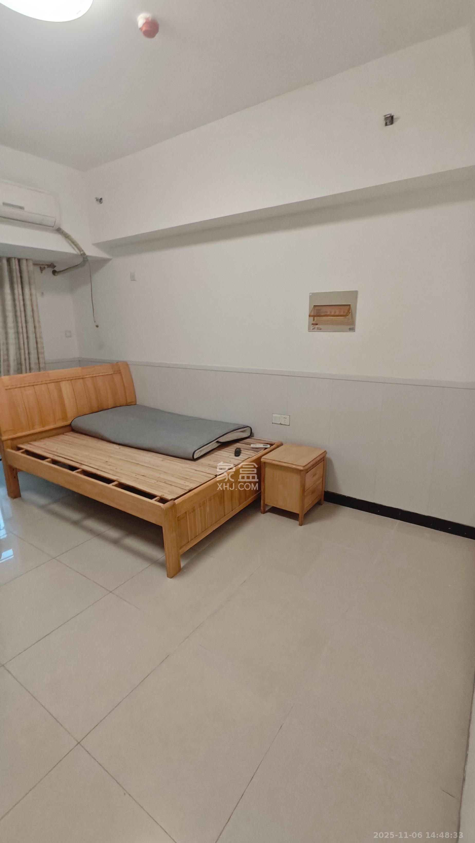 奥克斯广场  1室1厅1卫    1600.0元/月室内图