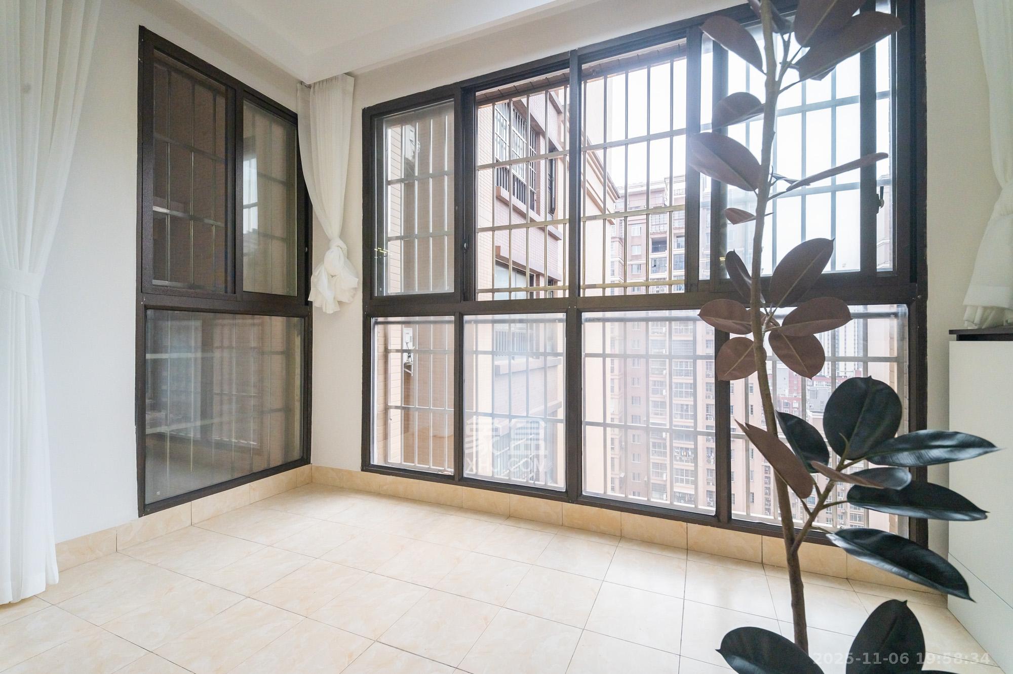 华润凤凰城三期 3室2厅1卫 99.8万 华润凤凰城三期 3室2厅1卫 99.8万阳台