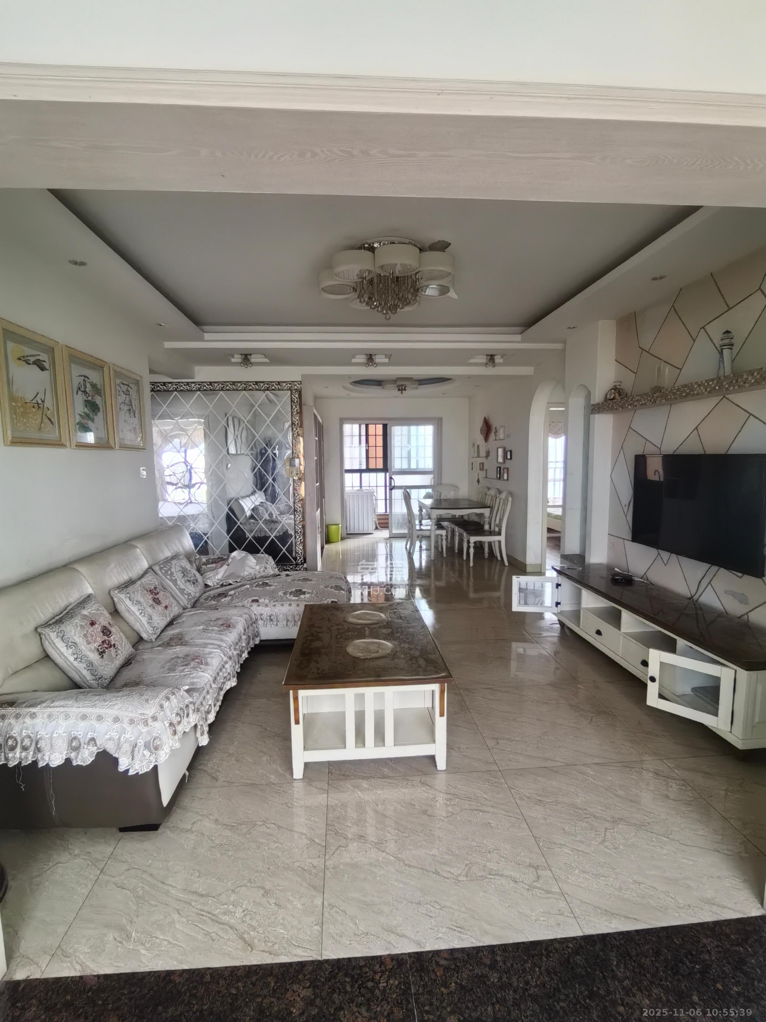 上海城小区  3室2厅1卫    2600.0元/月