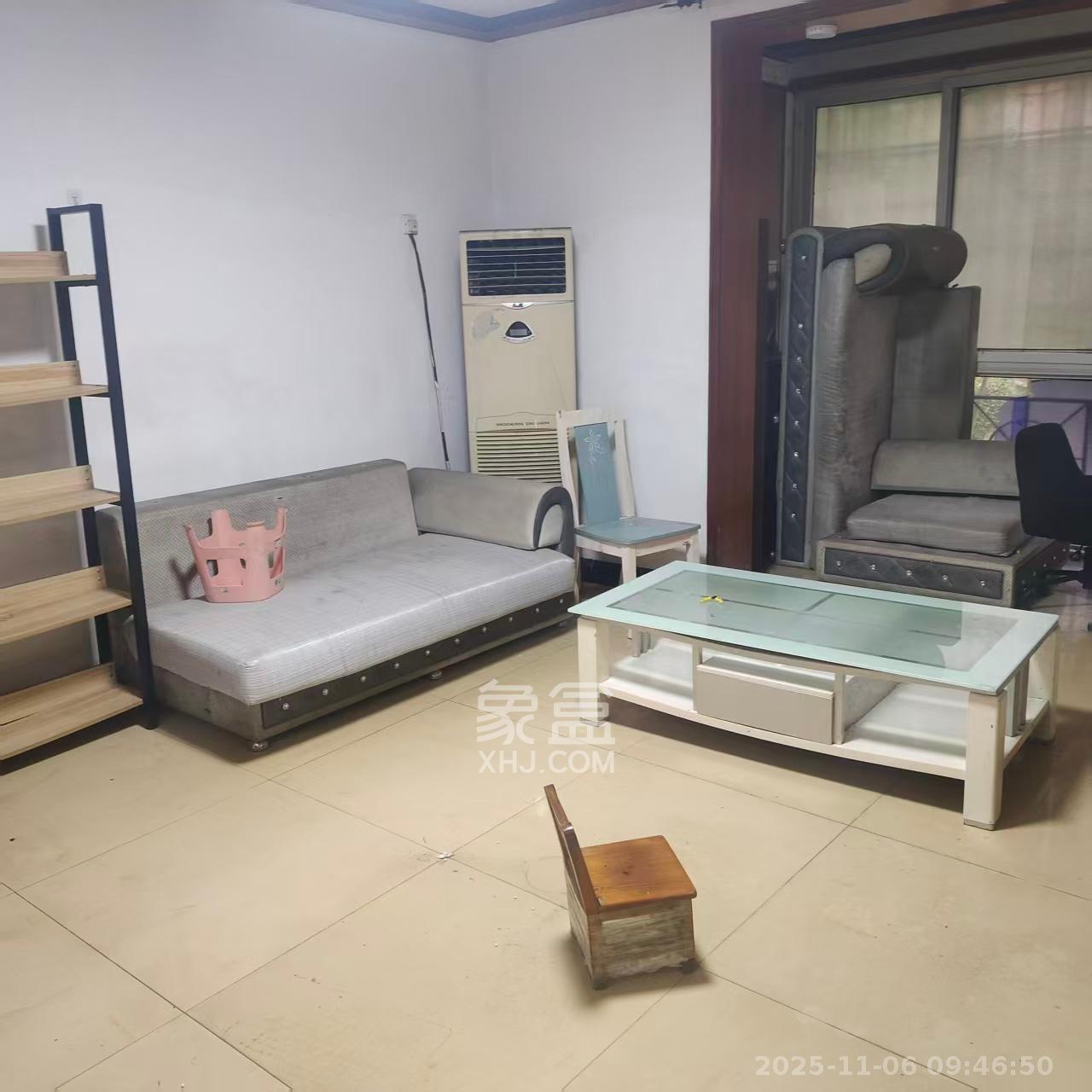 山水人家一二期  3室2厅2卫    1700.0元/月室内图