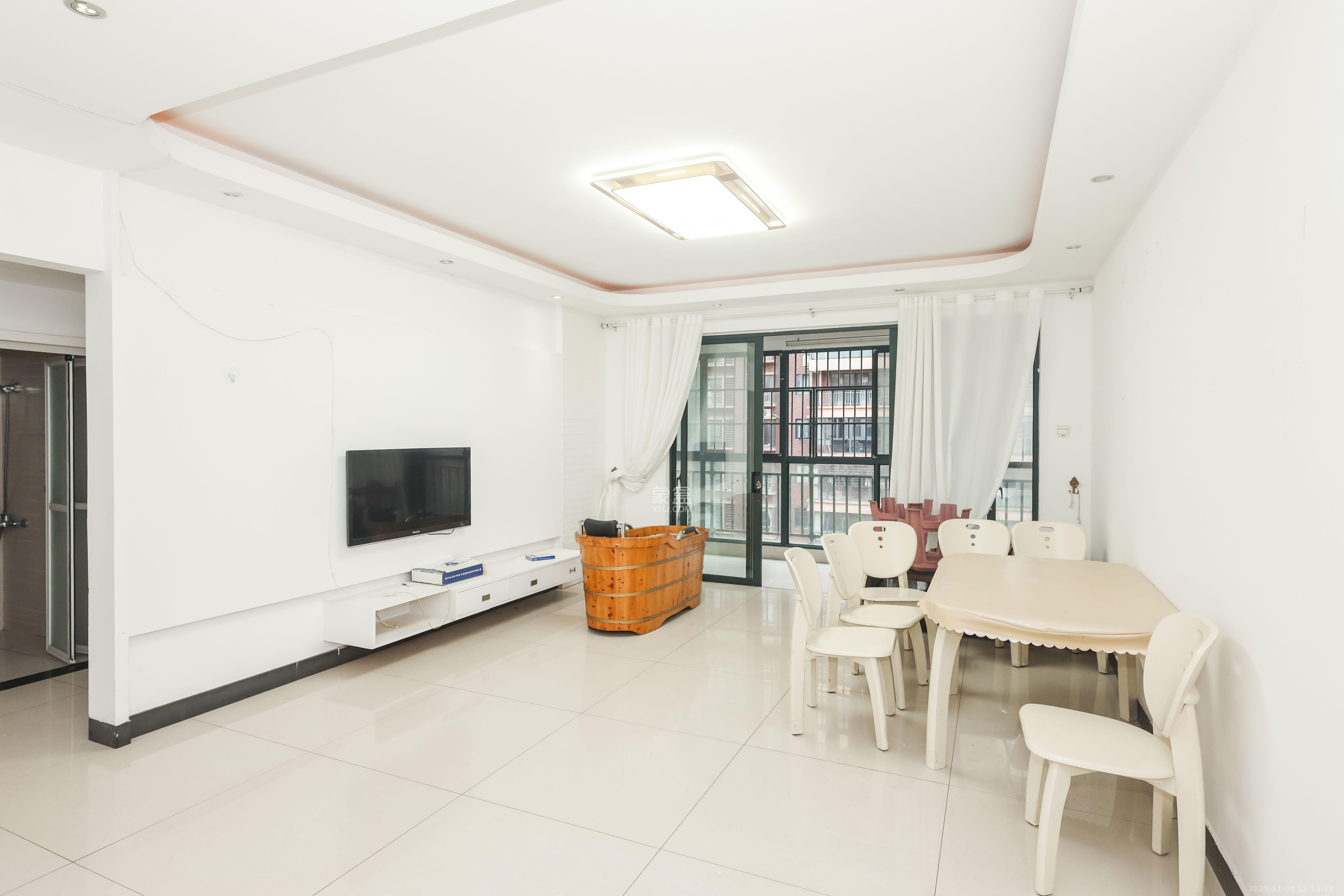 麓谷公馆（涉外国际公馆）  2室2厅2卫    60.0万客厅