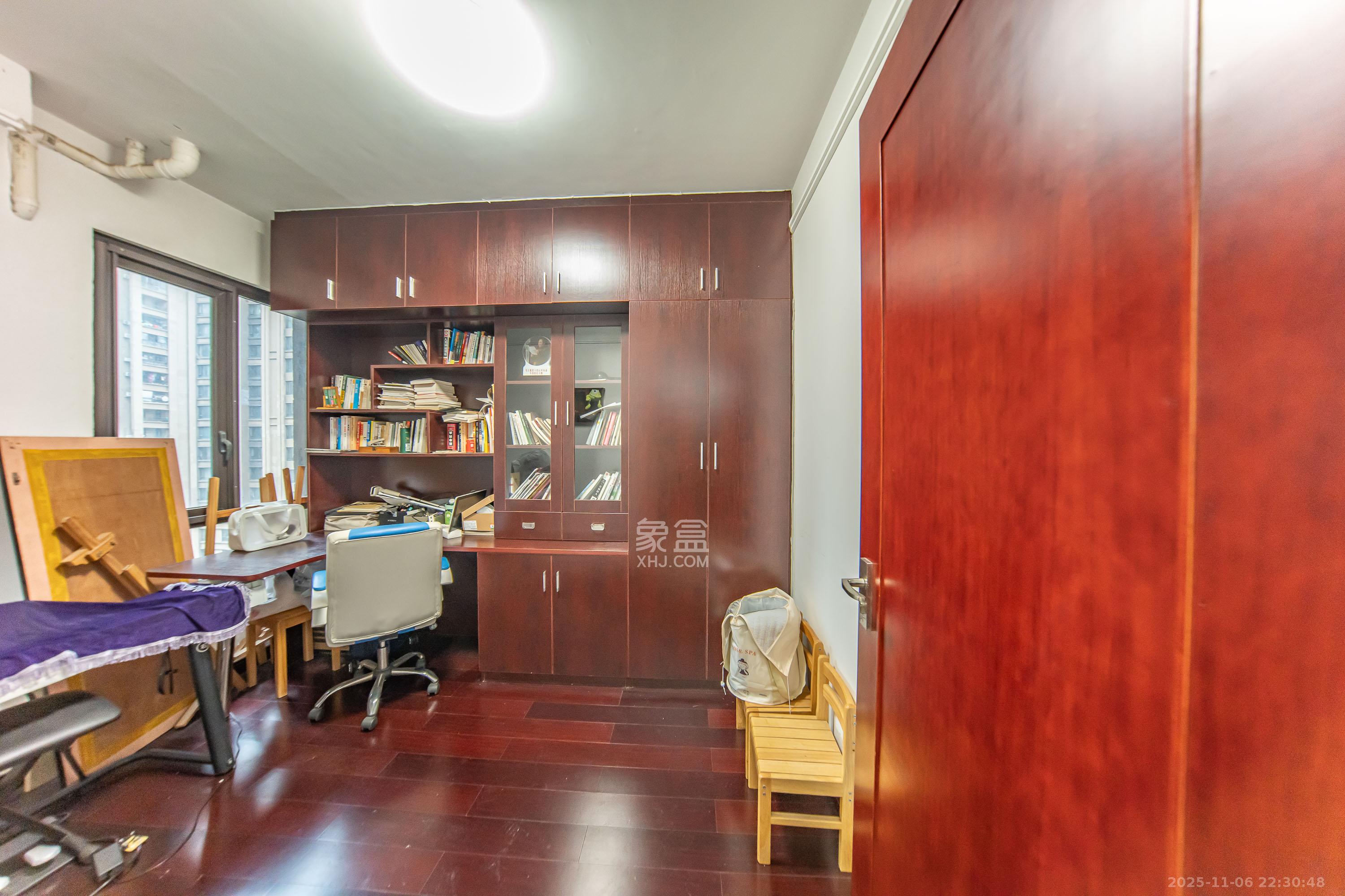 中海国际二期  3室2厅1卫    75.0万卧室