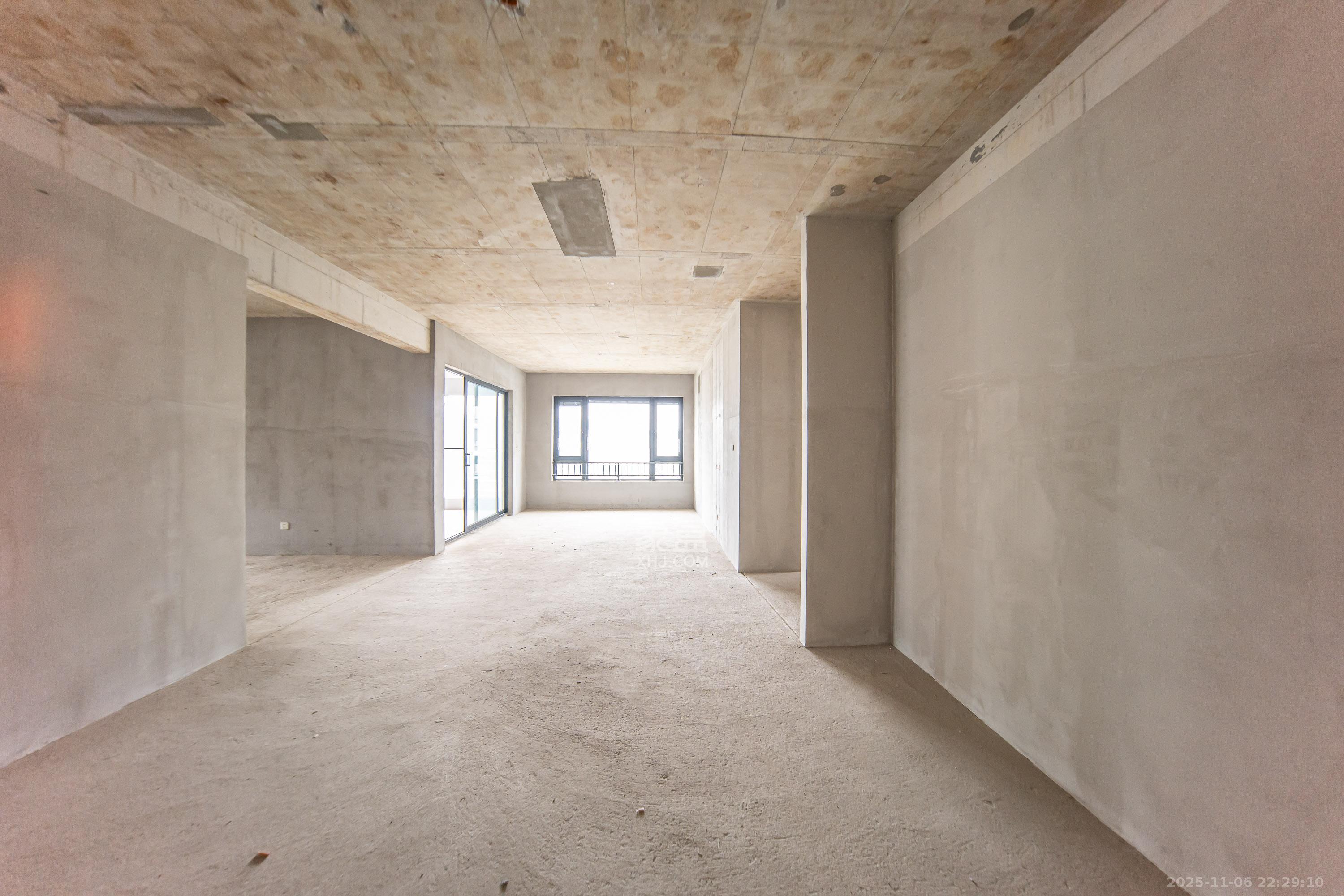 梦想麓隐桐溪  5室2厅3卫    368.0万客厅