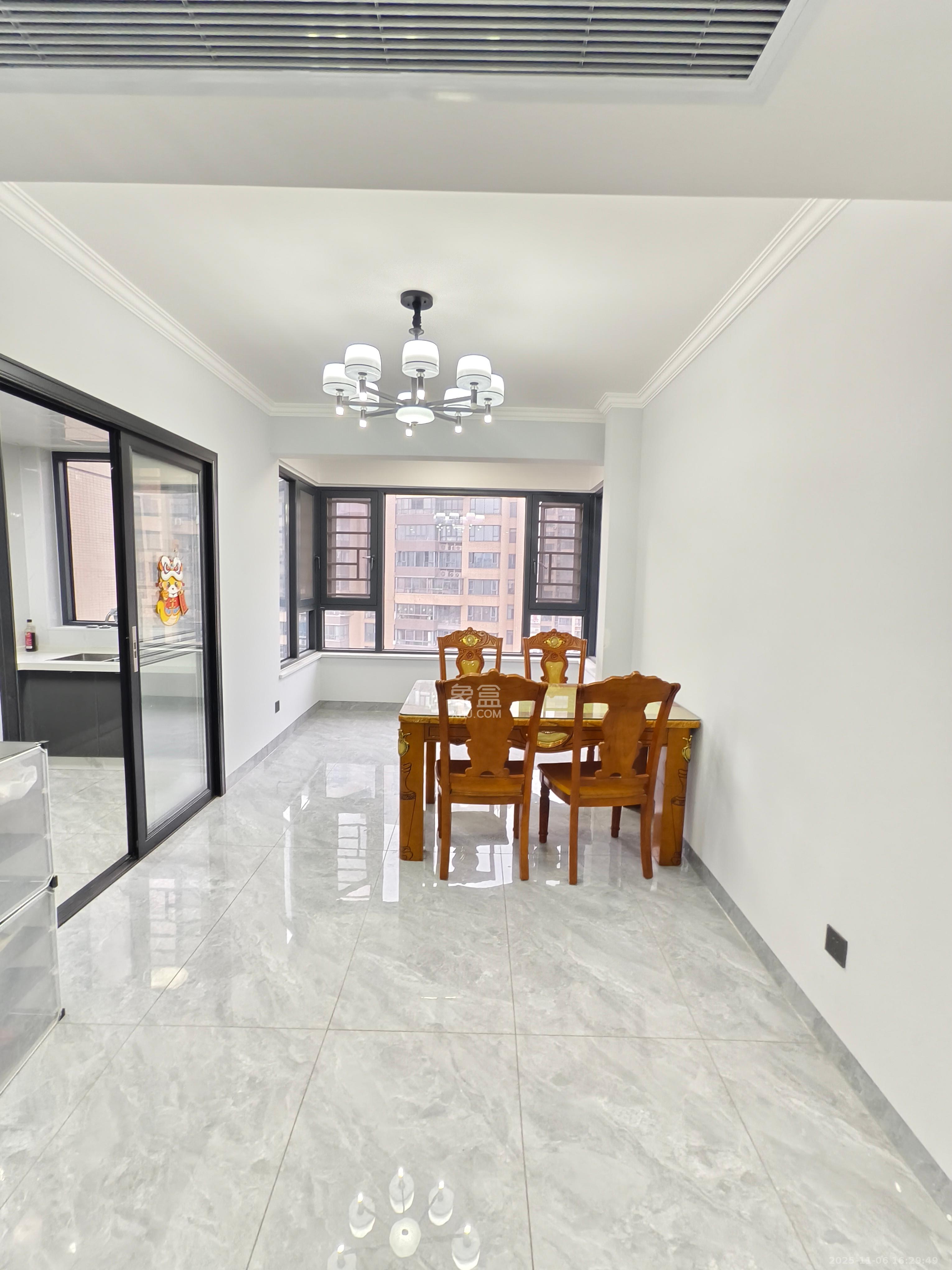 长房时代城 1室2厅2卫 3500.0元/月 长房时代城 1室2厅2卫 3500.0元/月室内图