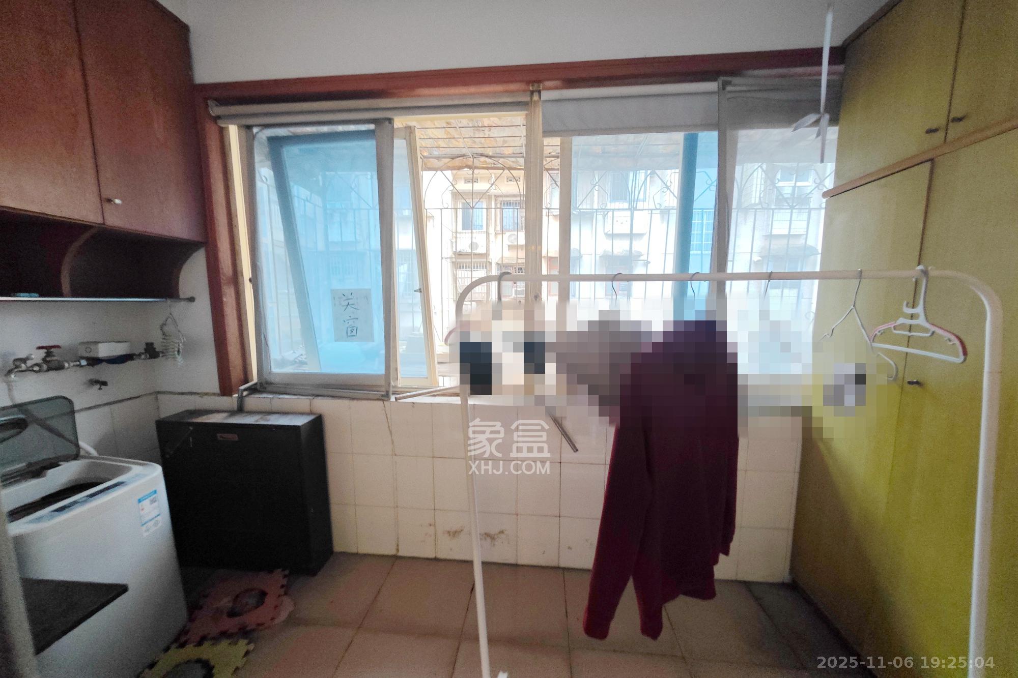 东塘电信宿舍  3室2厅1卫    48.0万阳台