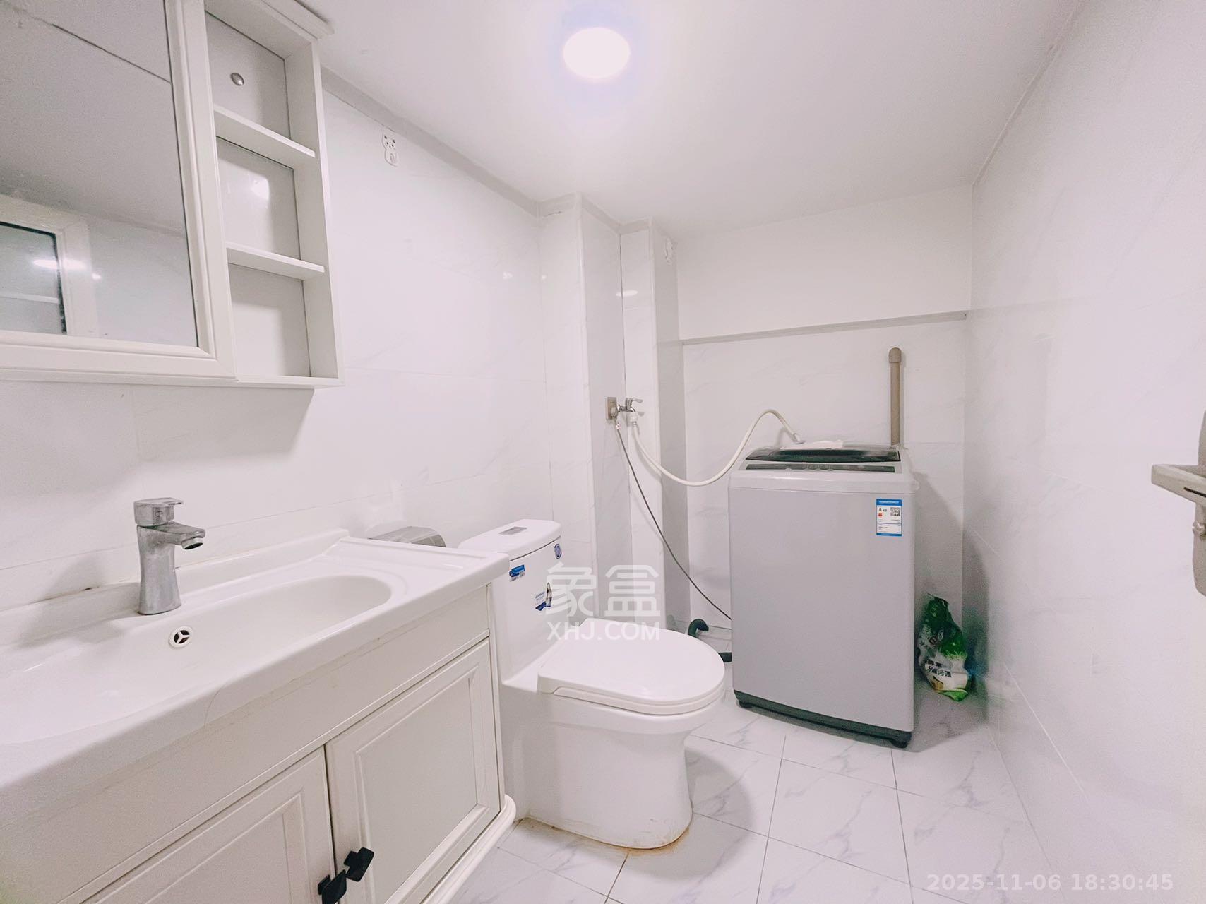 芙蓉万国城MOMA（卓越汇富苑）  3室1厅1卫    2000.0元/月室内图