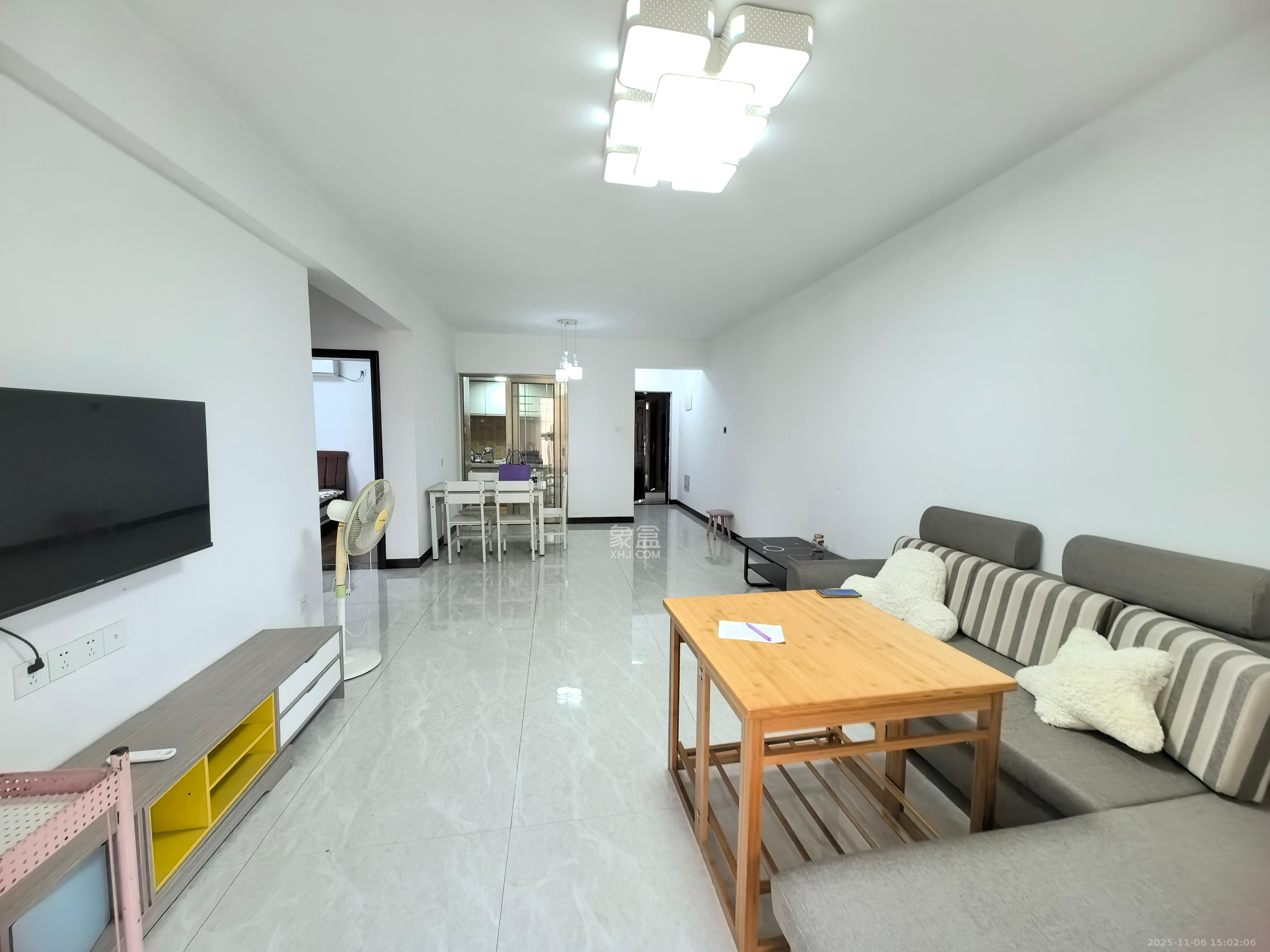 华润凤凰城三期  2室2厅1卫    1800.0元/月