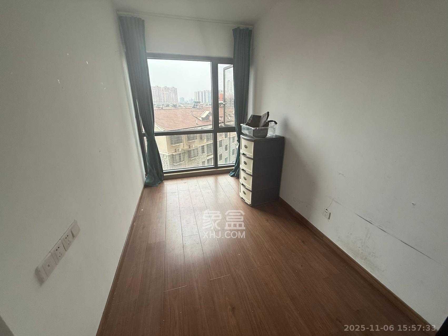 荣泰广场  3室2厅2卫    2600.0元/月室内图