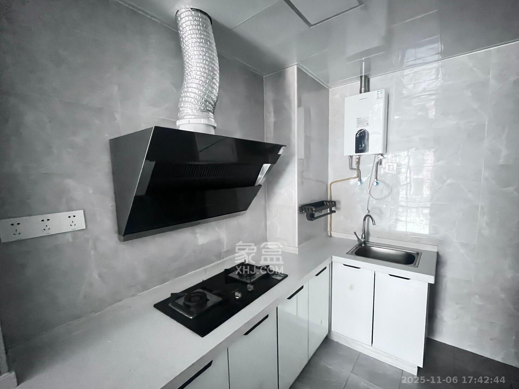 鑫远翡丽郡（鑫远翡丽雅苑）  4室2厅2卫    2800.0元/月