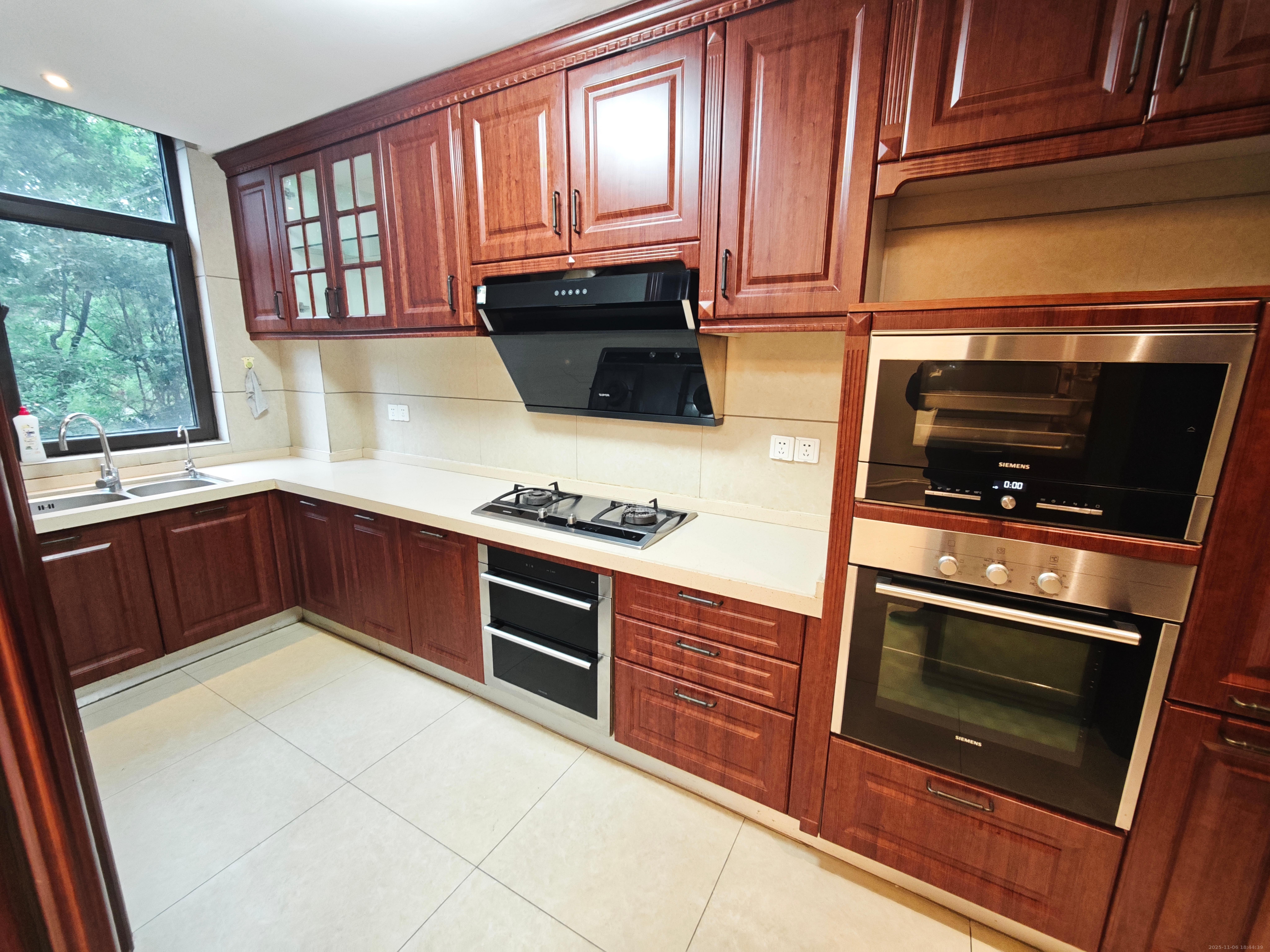 运达中央广场一、二期  4室2厅2卫    10000.0元/月室内图