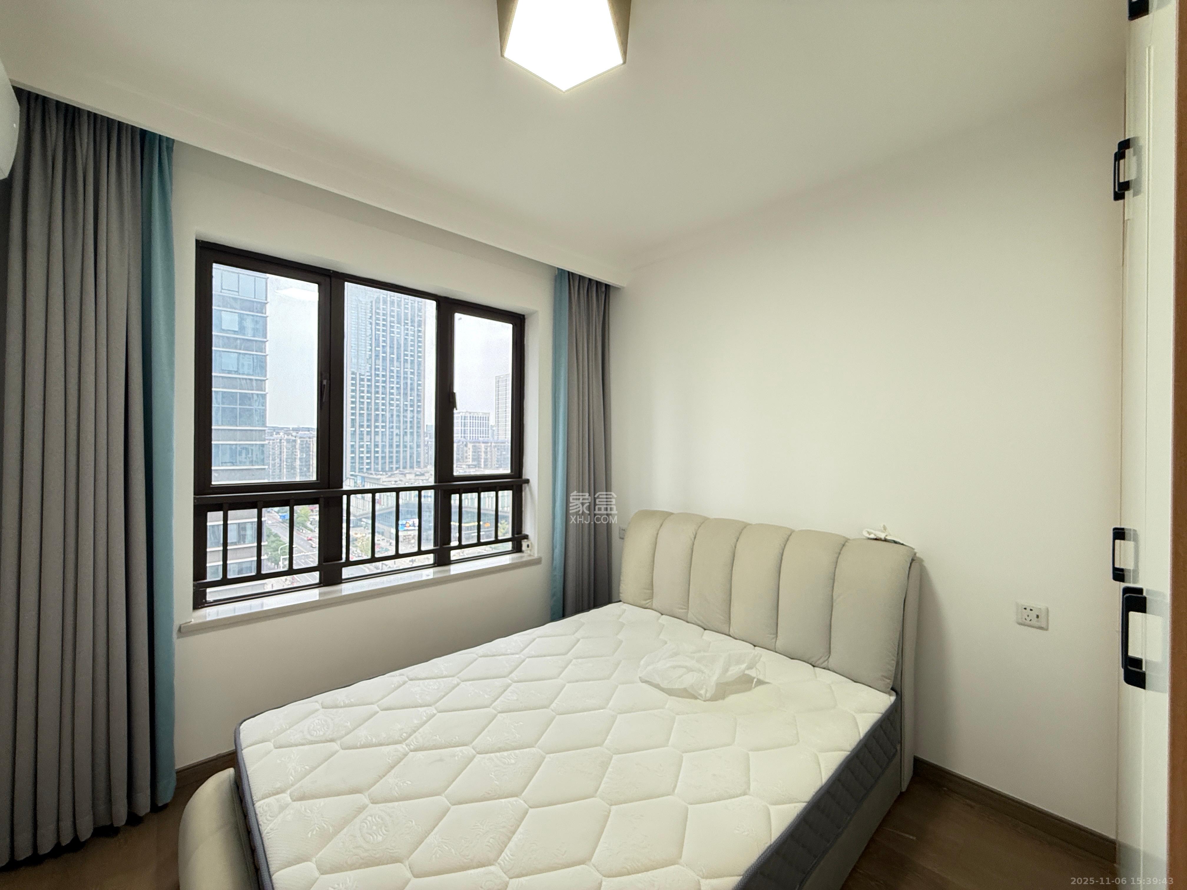 龙湖铂金中心（龙湖春江郦城）  3室2厅2卫    4800.0元/月室内图