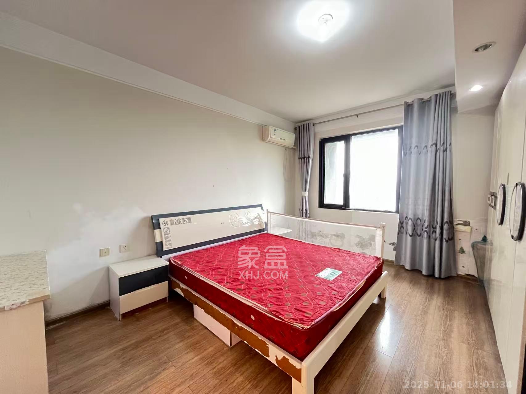 阳光100三期  3室2厅2卫    2500.0元/月室内图