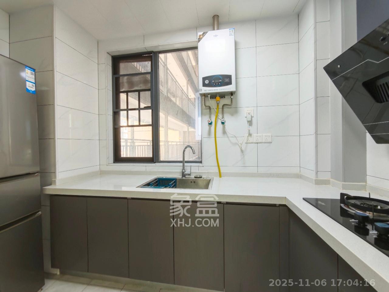 卓越伊景苑  3室2厅2卫    2700.0元/月室内图