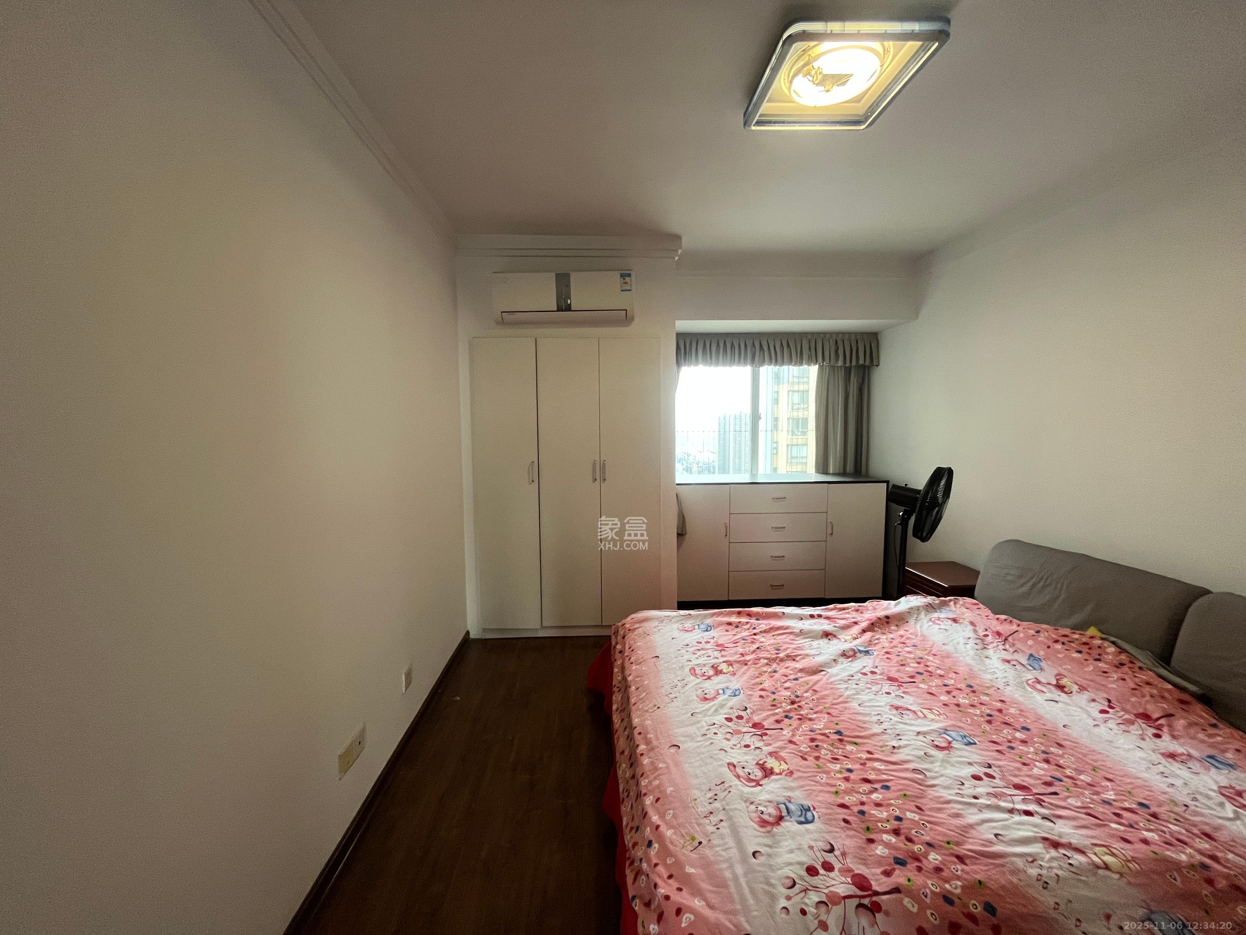 银港水晶城  3室2厅1卫    2600.0元/月室内图