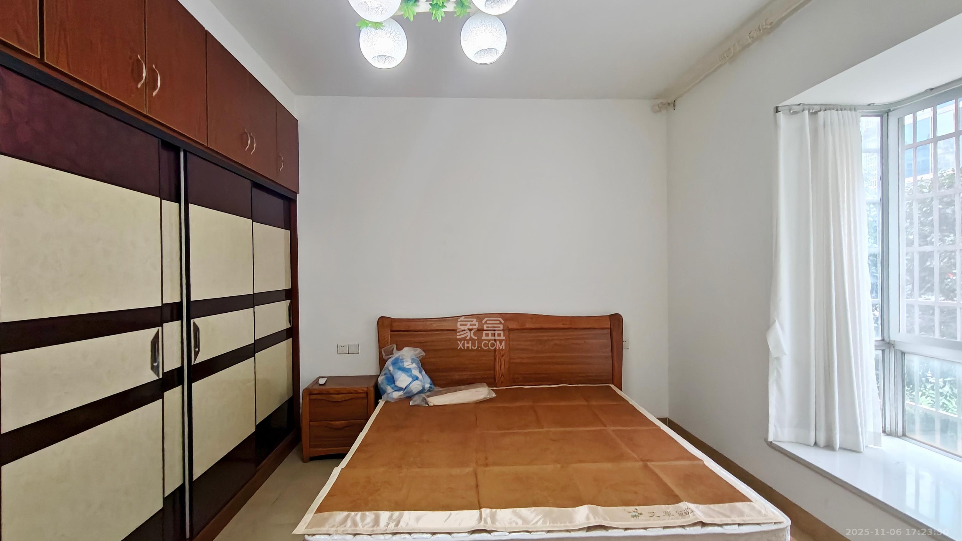 锑都家园  3室2厅2卫    1700.0元/月室内图