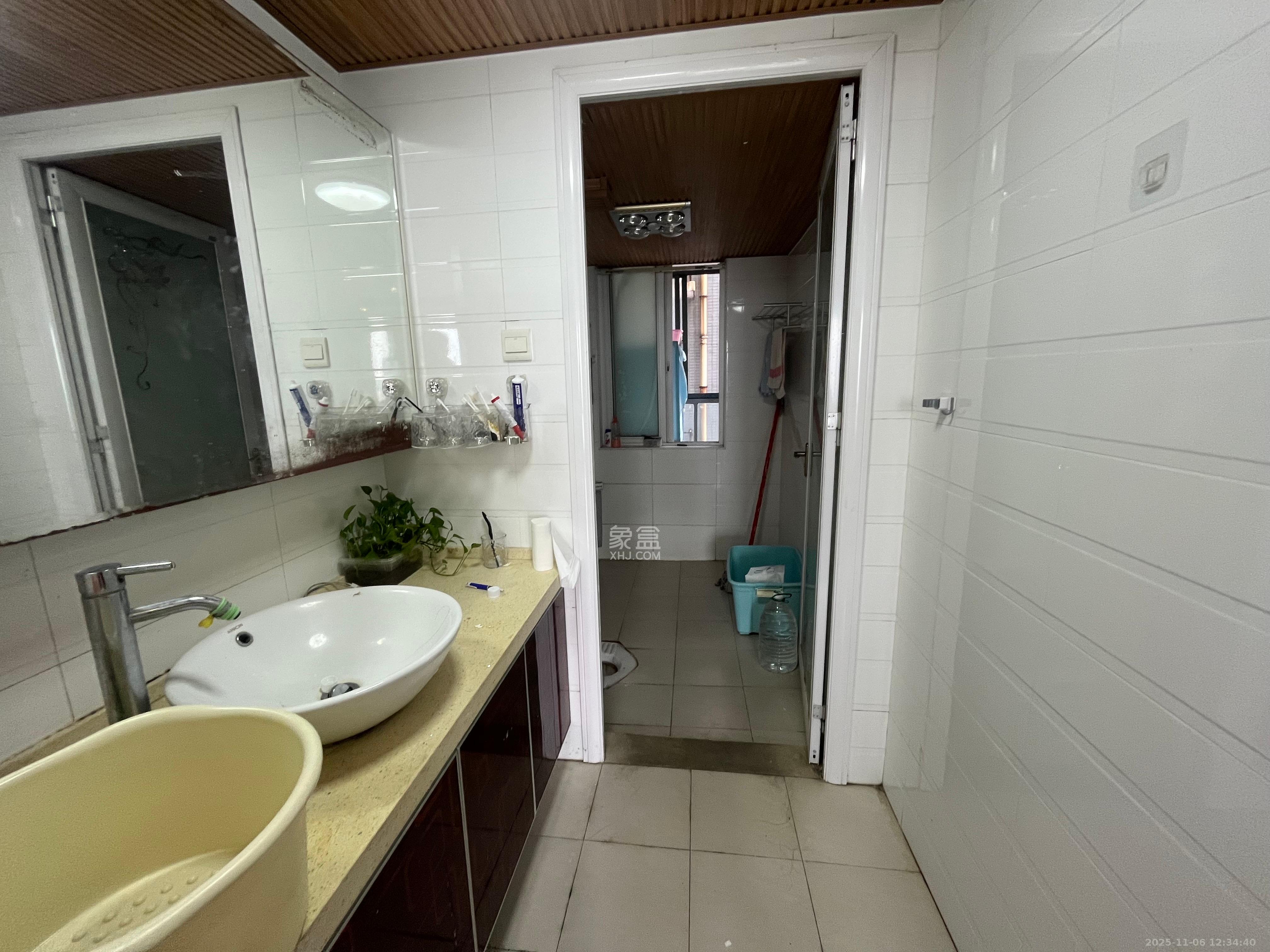 银港水晶城 3室2厅1卫 2600.0元/月 银港水晶城 3室2厅1卫 2600.0元/月室内图