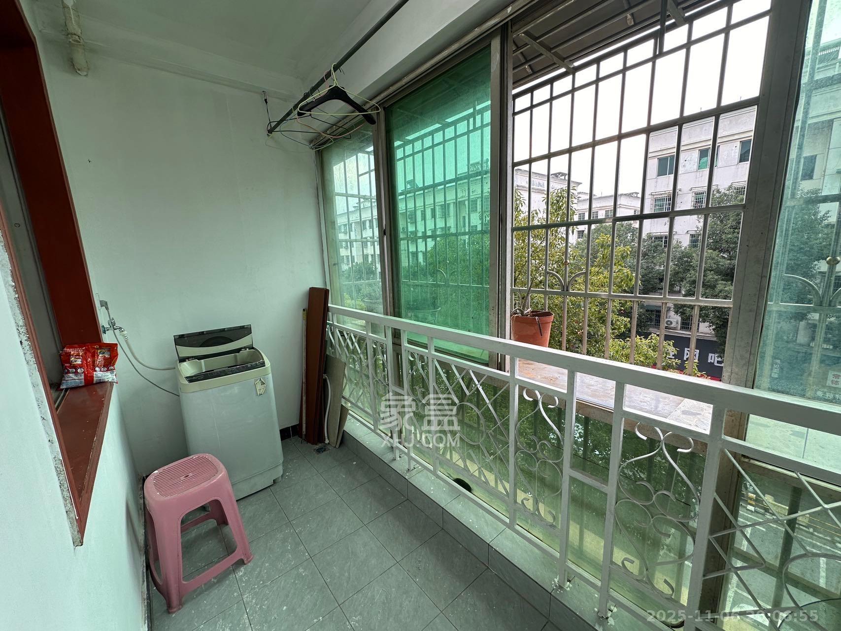 中南汽车世界 2室2厅1卫 1200.0元/月 中南汽车世界 2室2厅1卫 1200.0元/月室内图