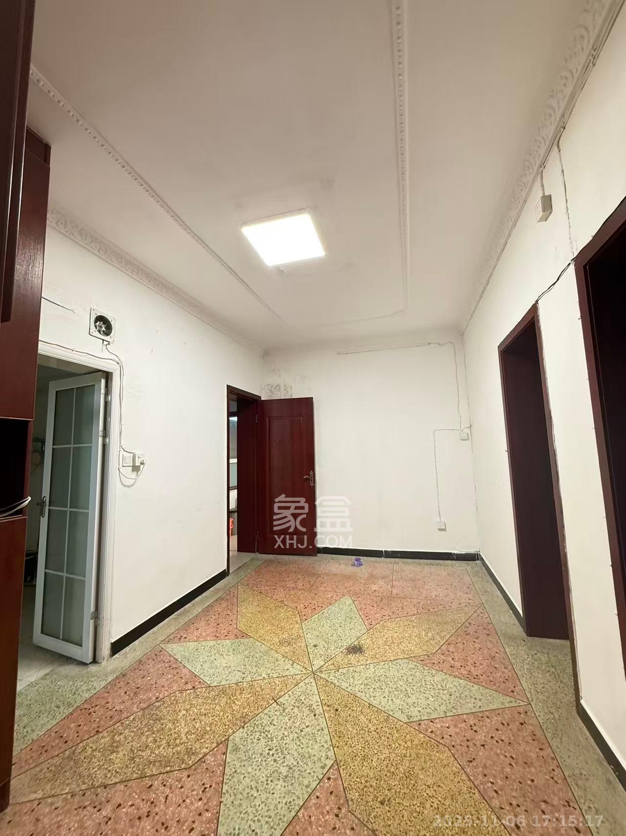 狮子山一片  3室2厅2卫    2100.0元/月室内图