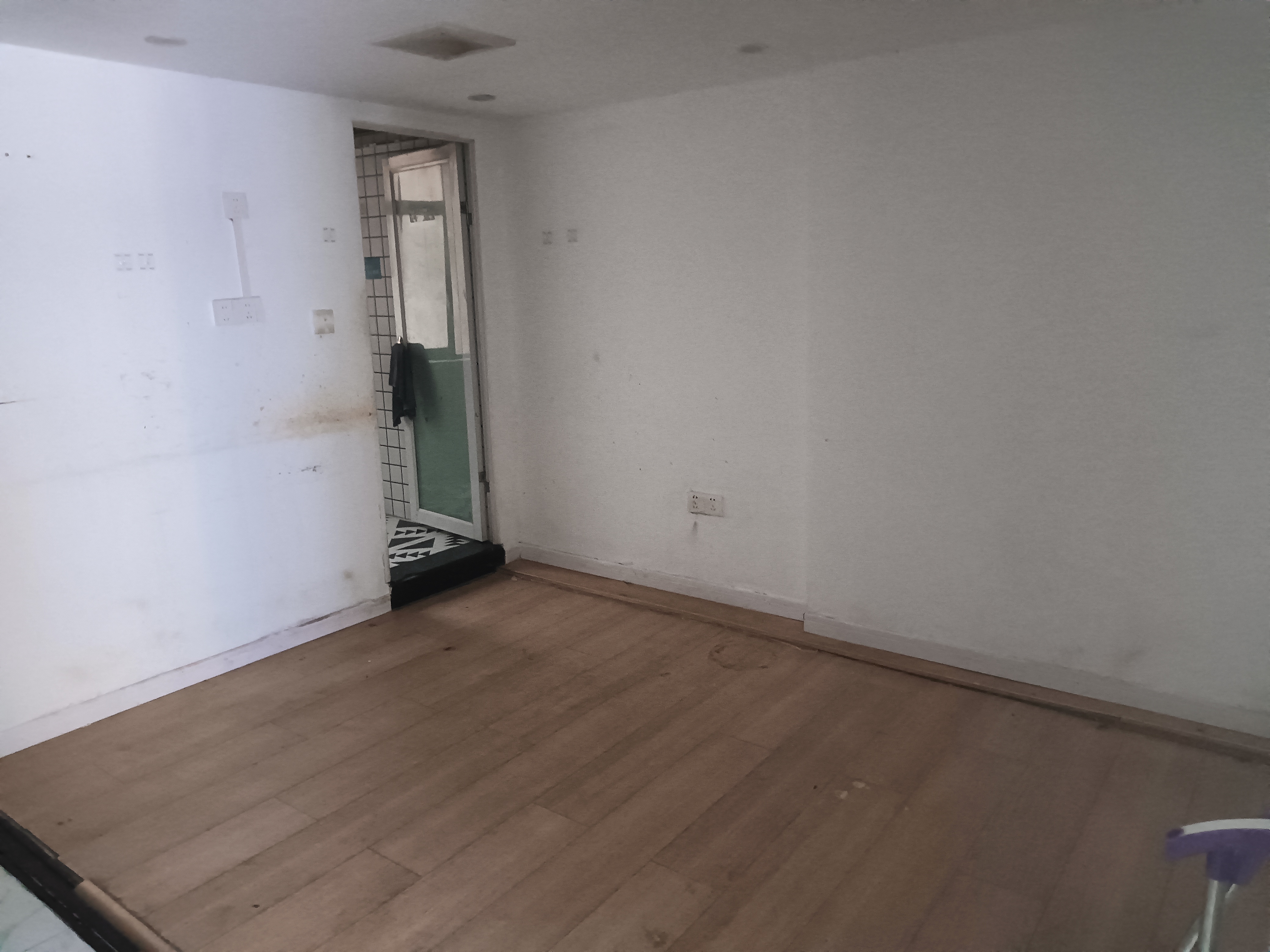 融冠亲城  5室1厅1卫    4000.0元/月室内图