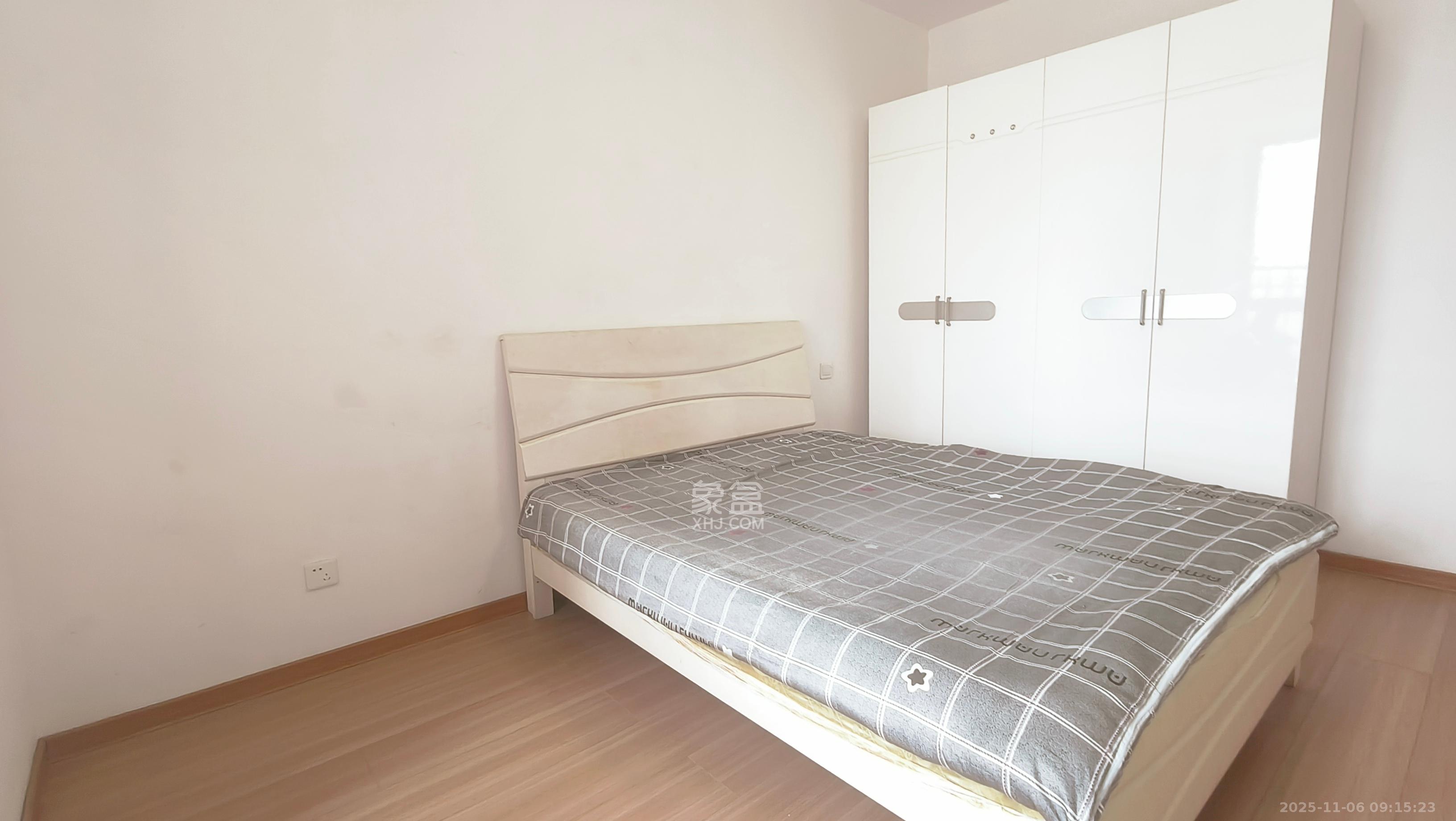 恒广国际景园一二区 1室2厅1卫 2000.0元/月 恒广国际景园一二区 1室2厅1卫 2000.0元/月室内图