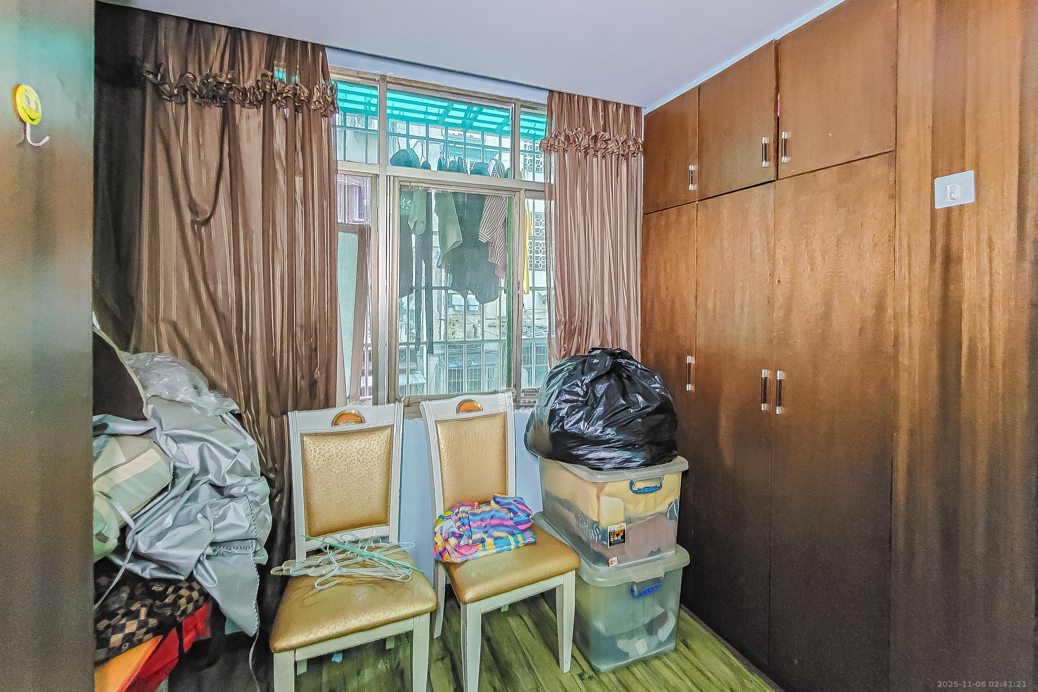 解放四村石子冲  2室1厅1卫    31.8万阳台