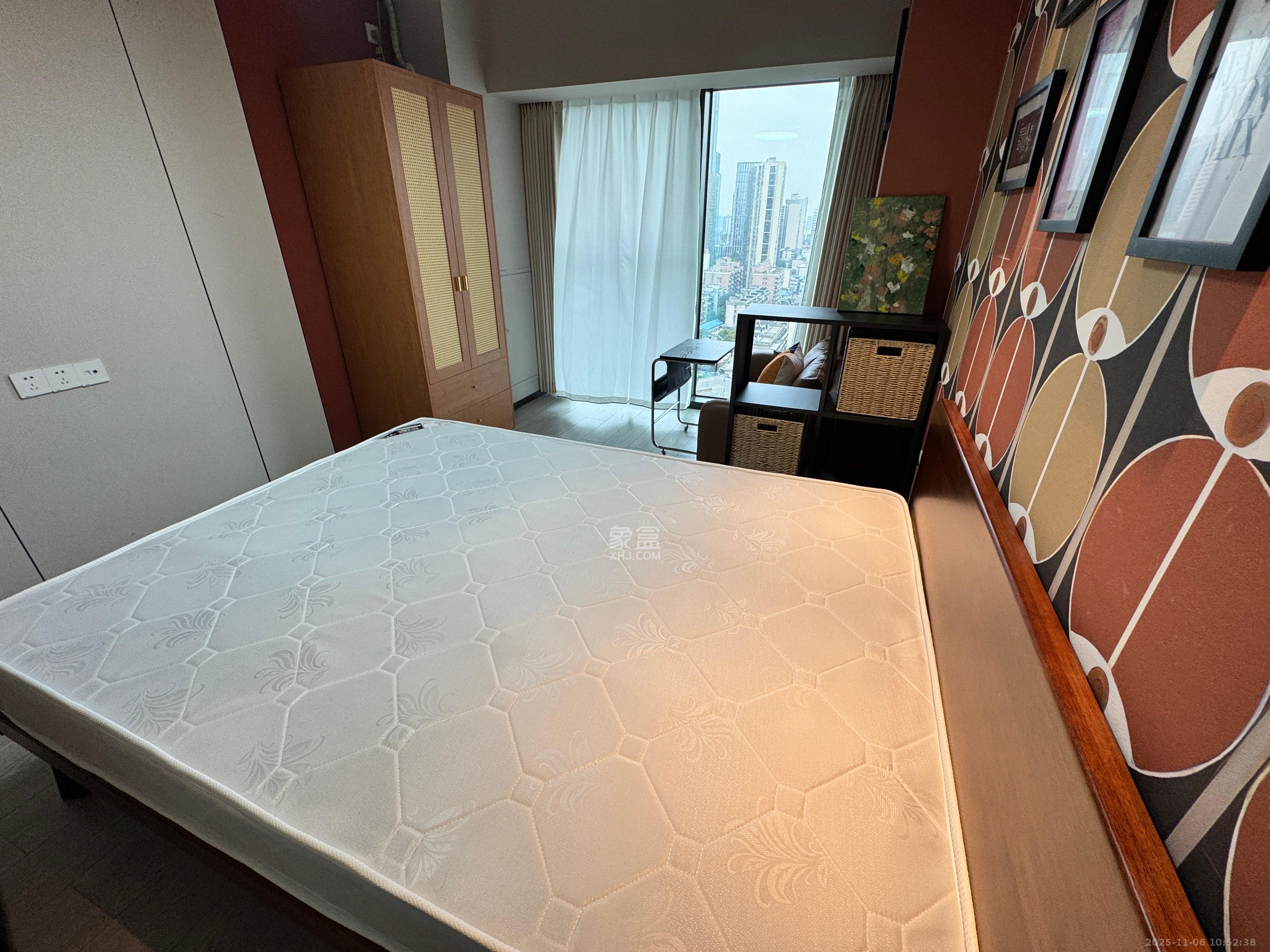 华润置地中心  1室1厅1卫    2400.0元/月室内图