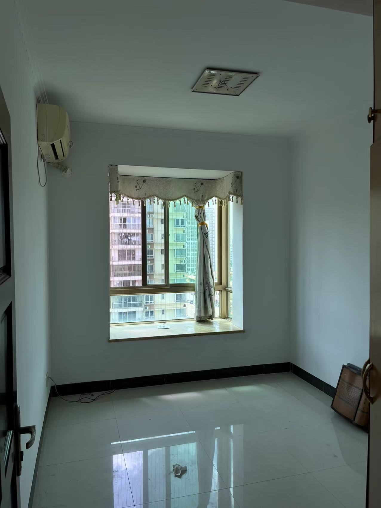 省人大机关住宅小区(海南省人大常委会机关住宅小区) 4室2厅2卫 4000.0元/月 省人大机关住宅小区(海南省人大常委会机关住宅小区) 4室2厅2卫 4000.0元/月室内图