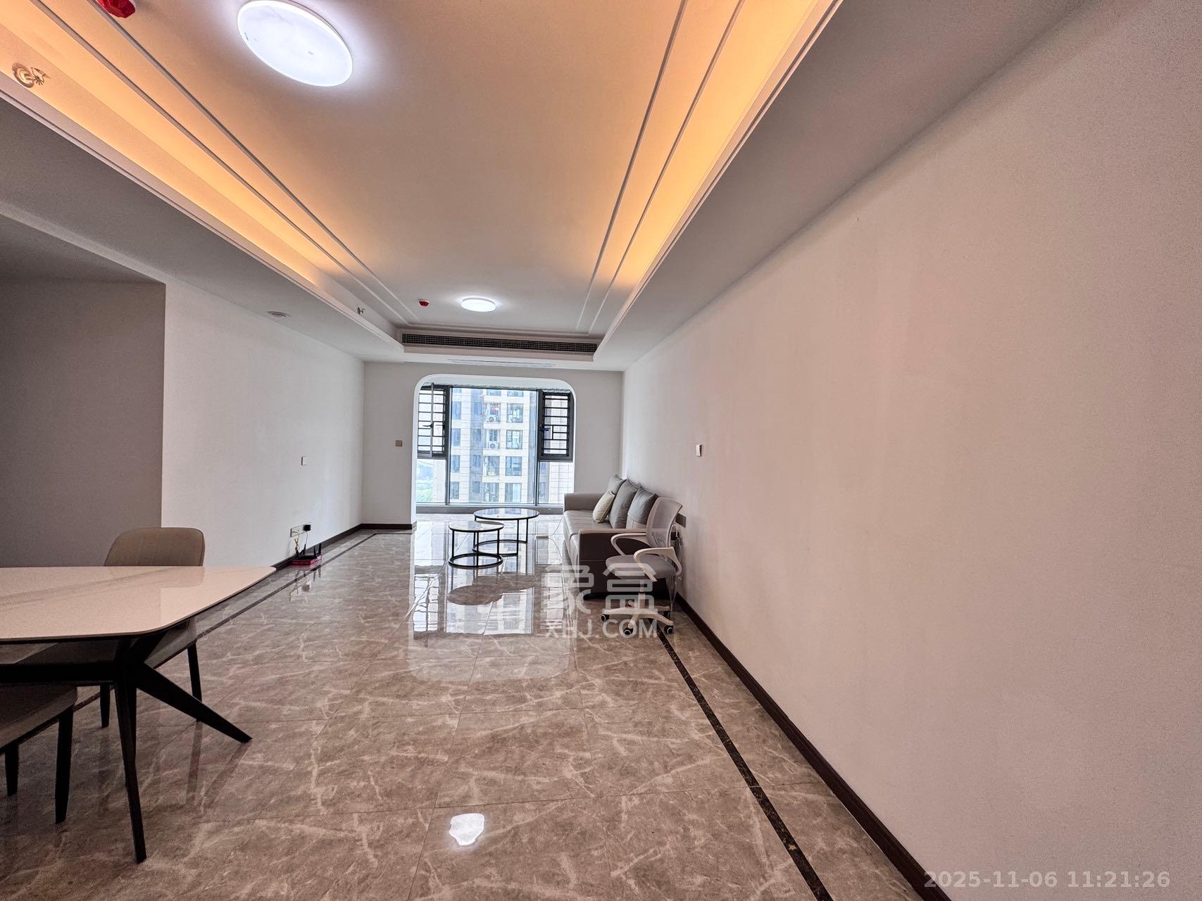 绿地长沙城际空间站（柏仕佳苑）  3室2厅2卫    3300.0元/月室内图