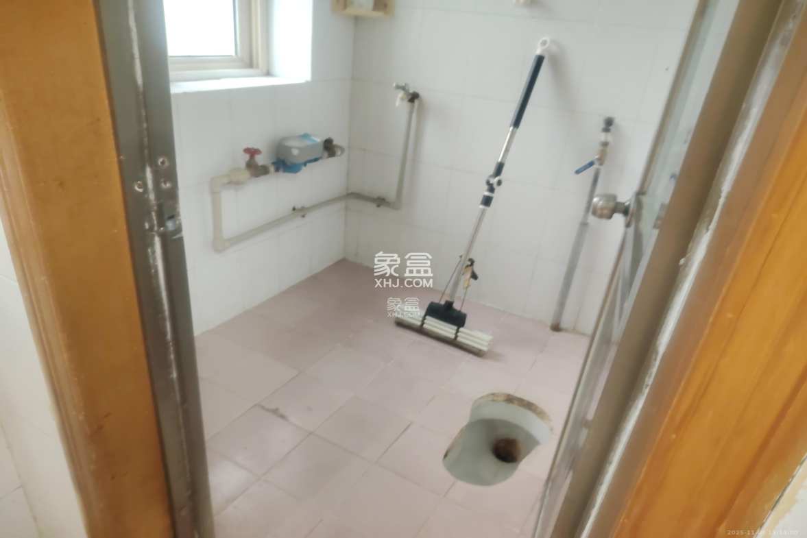 清水塘社区一中宿舍 3室2厅1卫 3500.0元/月 清水塘社区一中宿舍 3室2厅1卫 3500.0元/月室内图