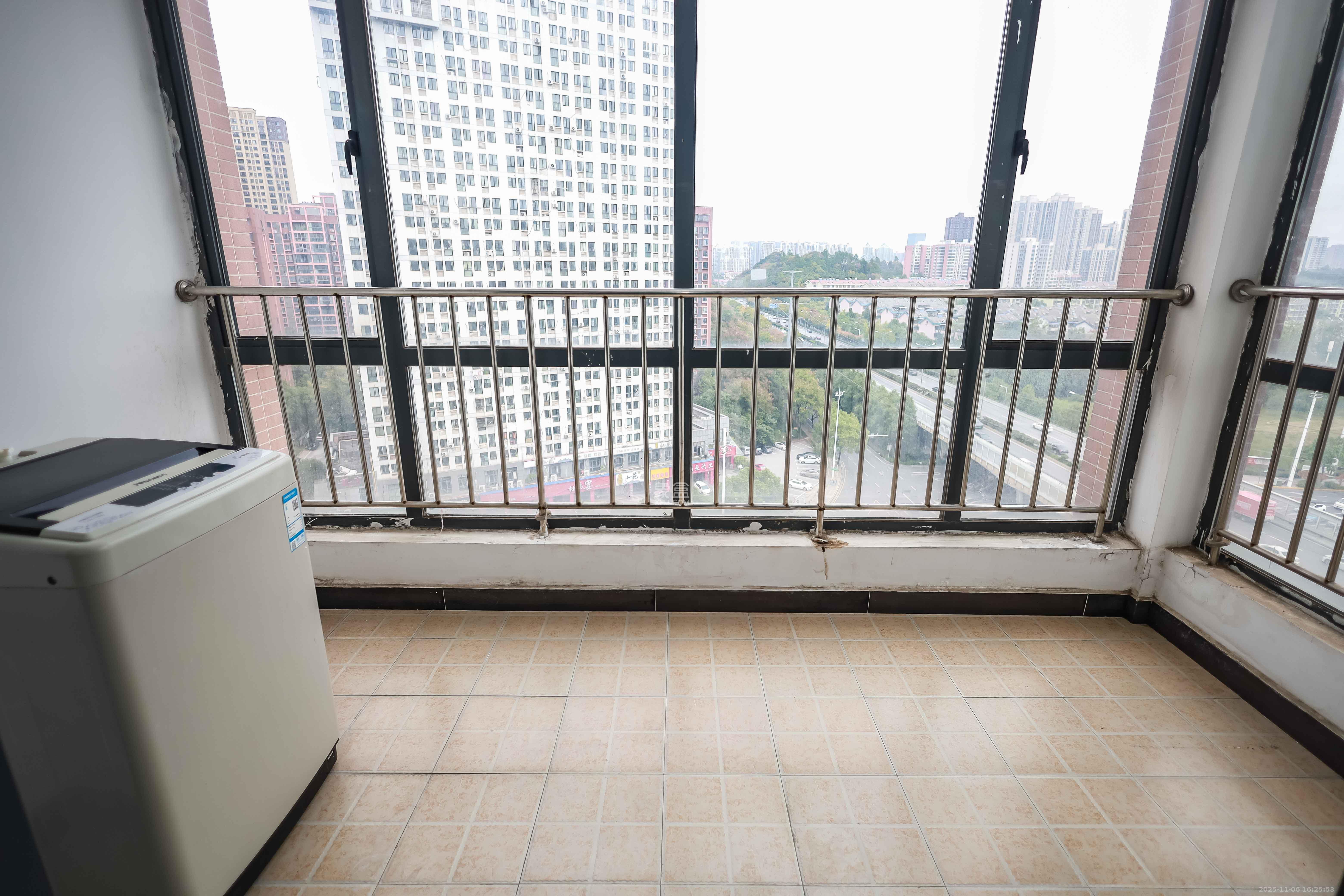 盛世耀凯 3室2厅1卫 72.0万 盛世耀凯 3室2厅1卫 72.0万阳台