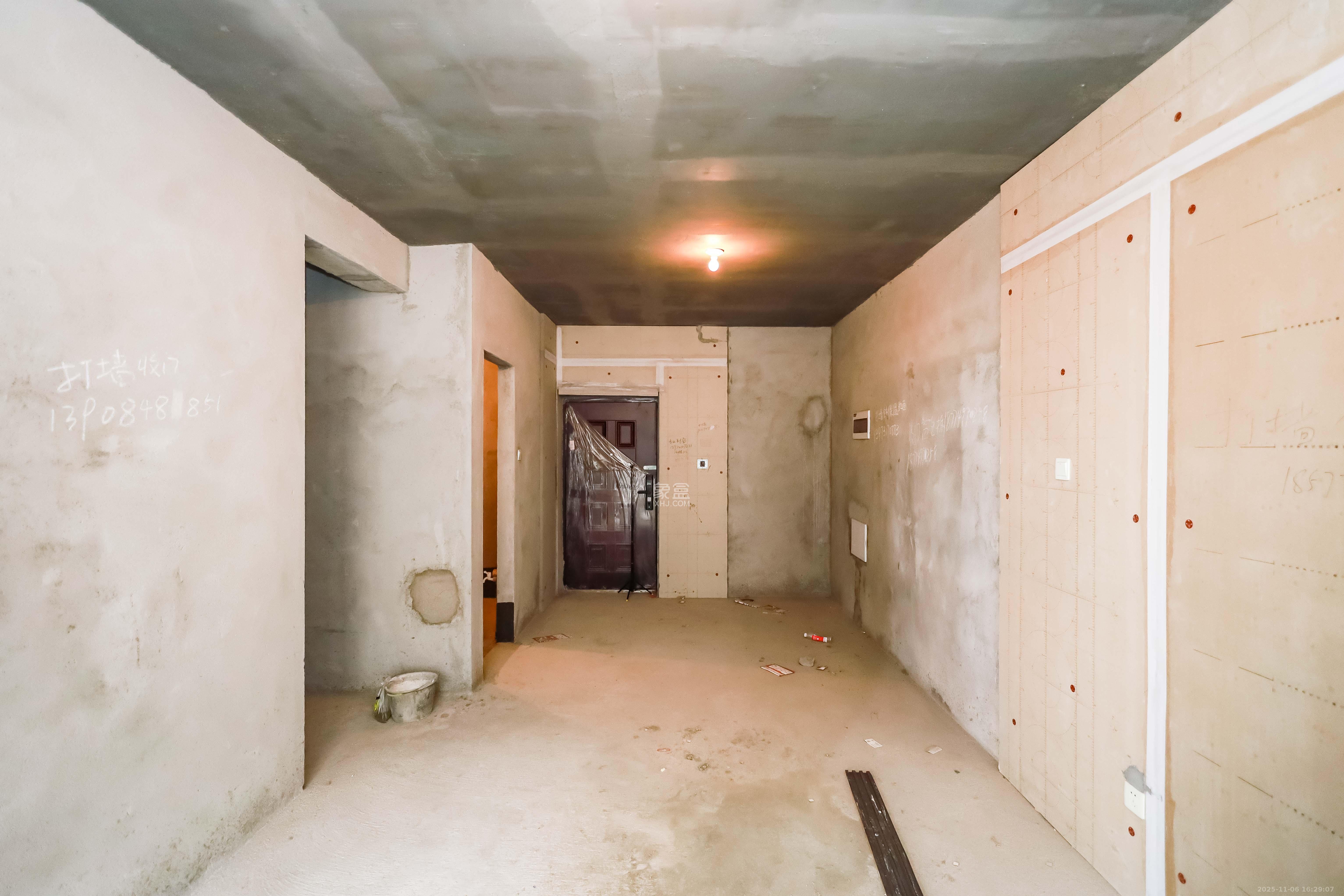 通号岭绣苑 3室2厅1卫 65.0万 通号岭绣苑 3室2厅1卫 65.0万客厅