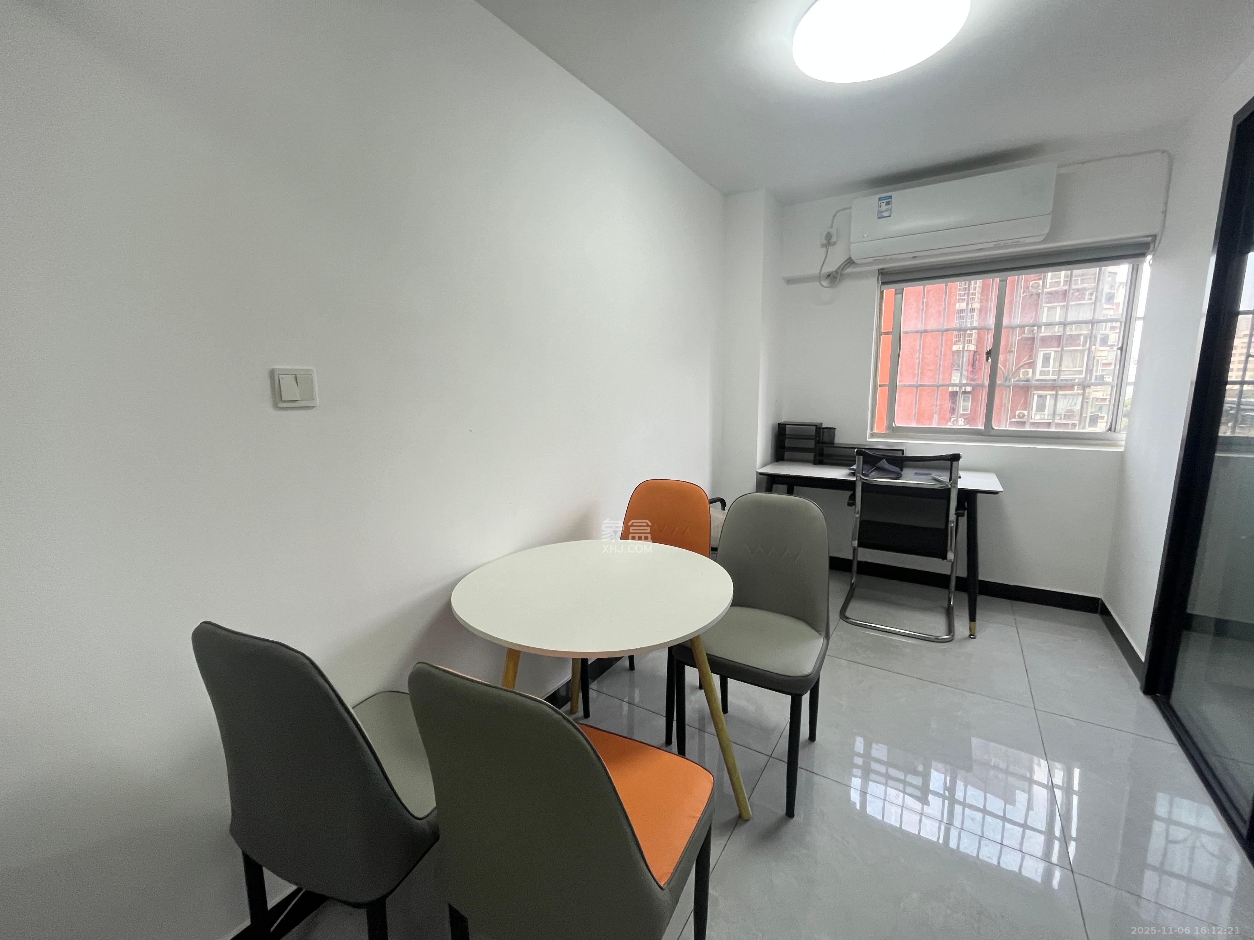 宏景名厦  3室2厅2卫    2600.0元/月室内图