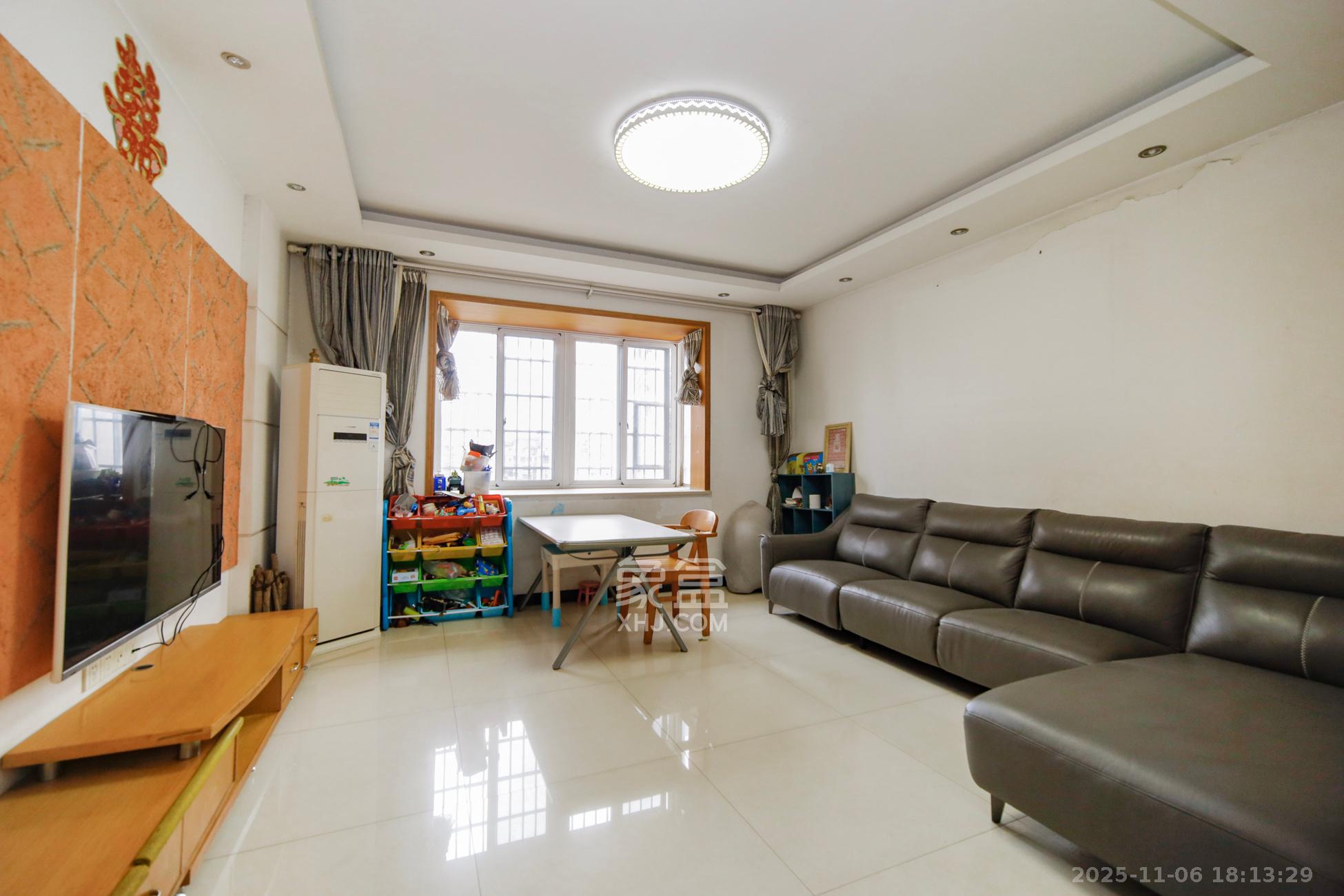 湘樟园小区（湘樟家园）  3室2厅2卫    69.0万客厅