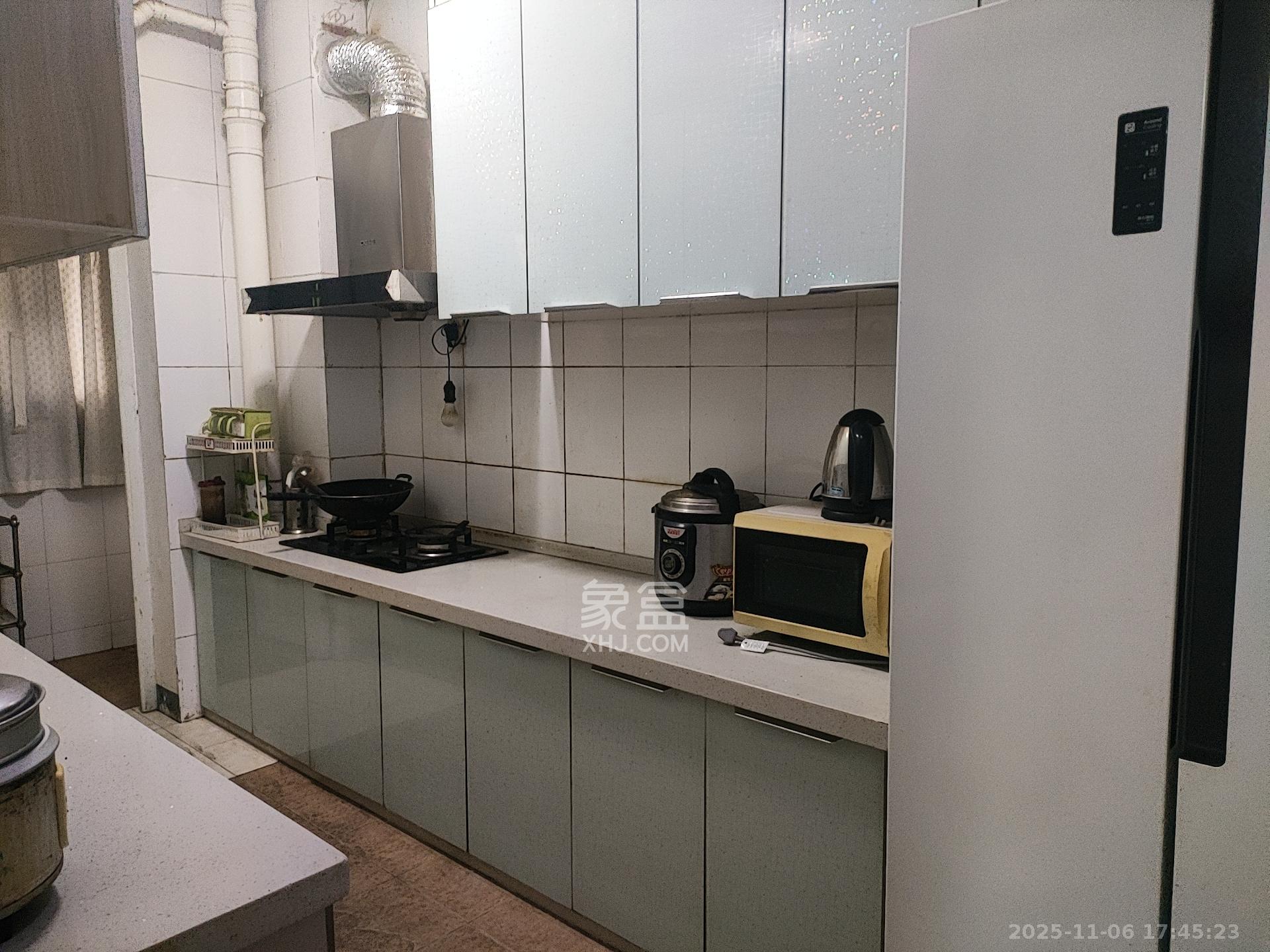 裕南大厦 3室2厅2卫 2700.0元/月 裕南大厦 3室2厅2卫 2700.0元/月室内图