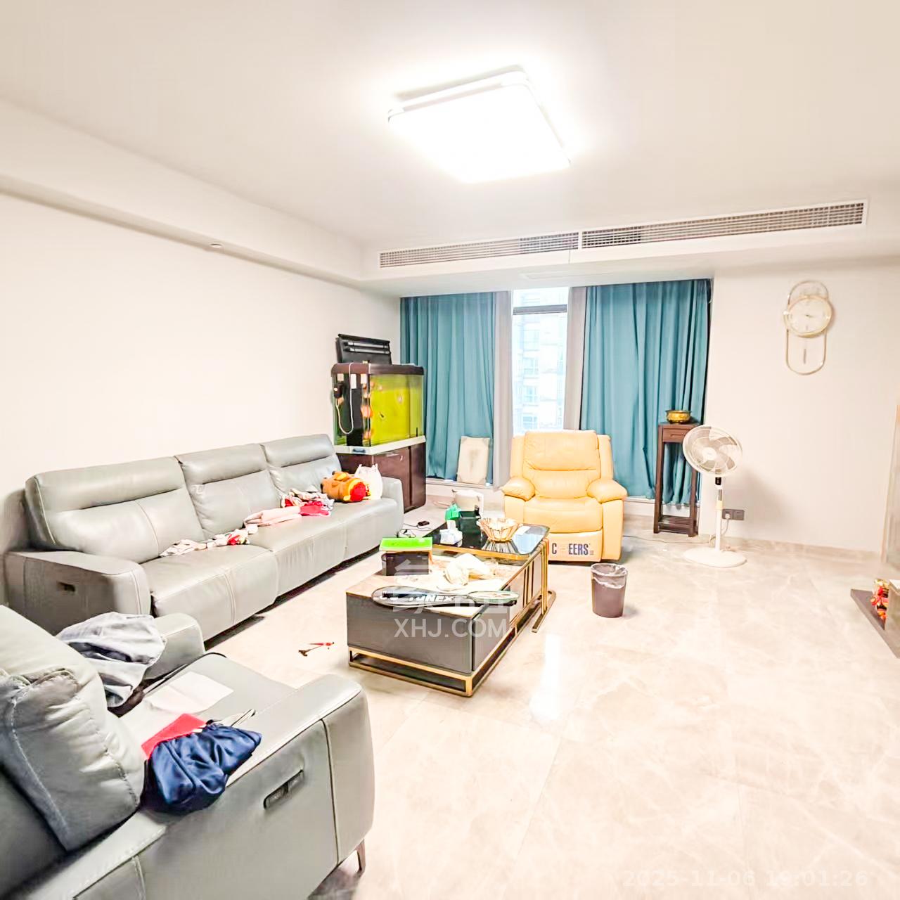 咸嘉新村嘉华苑  5室2厅2卫    187.0万客厅