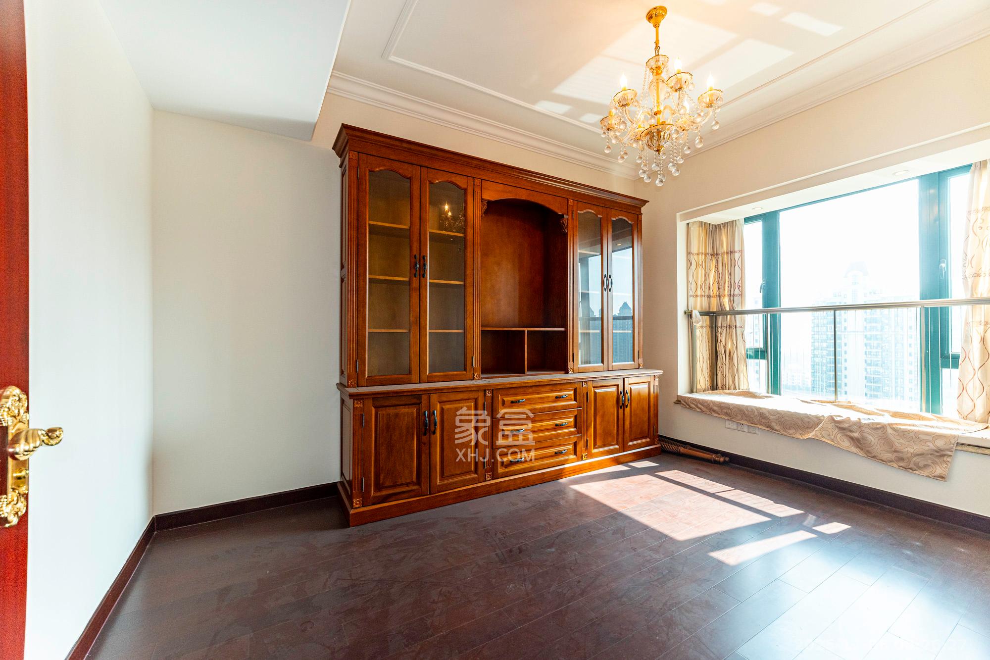 恒大雅苑  4室2厅3卫    200.0万卧室