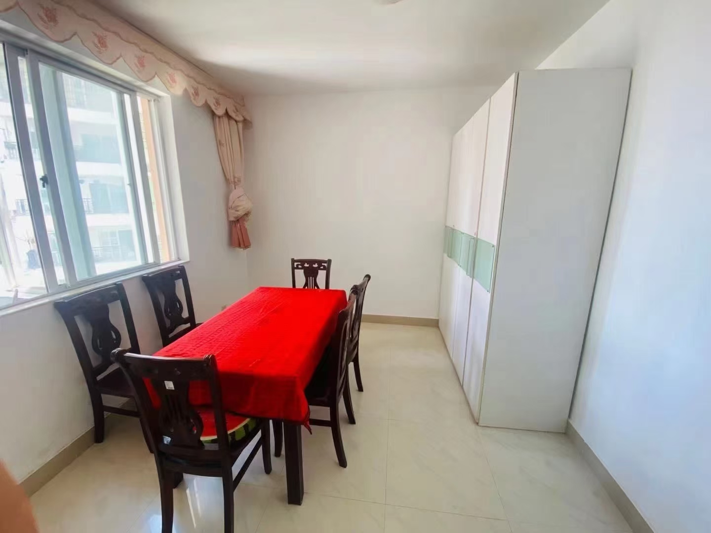 国托公寓  3室2厅1卫    1800.0元/月室内图