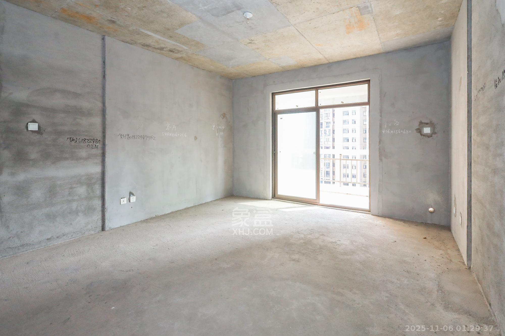 阳光丽城二期 4室2厅2卫 190.0万 阳光丽城二期 4室2厅2卫 190.0万客厅