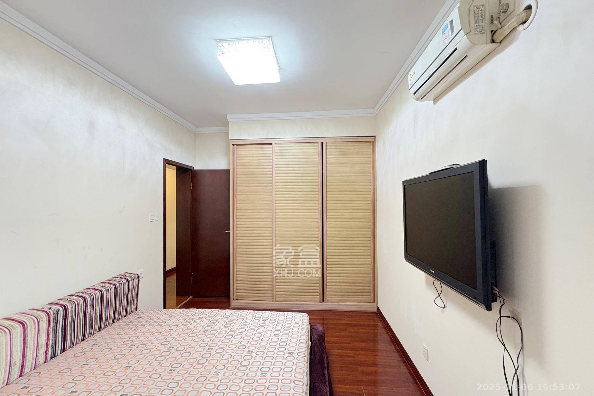 中天广场  3室2厅1卫    116.0万卧室