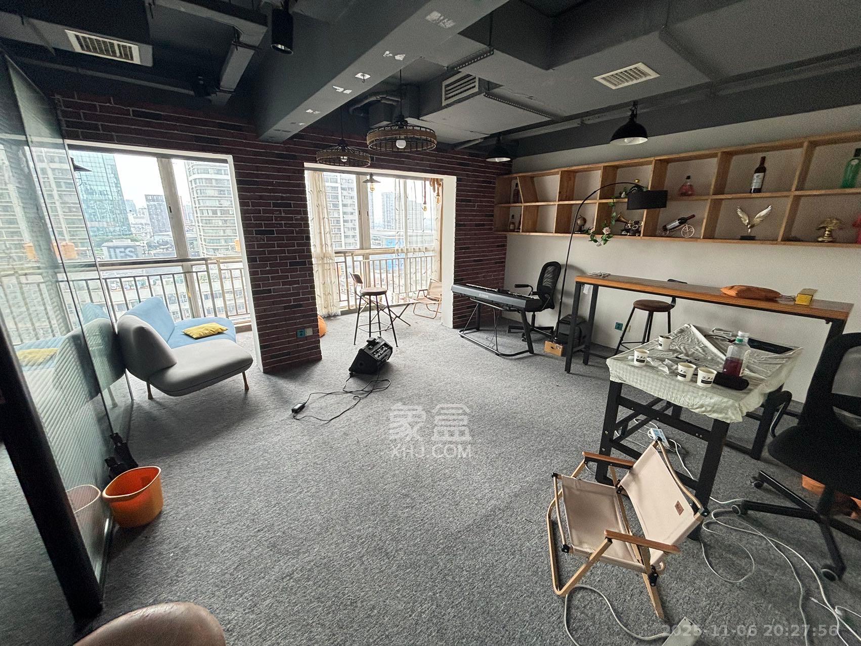 新世界百货(湖南供销大厦) 4室2厅2卫 6800.0元/月 新世界百货(湖南供销大厦) 4室2厅2卫 6800.0元/月室内图