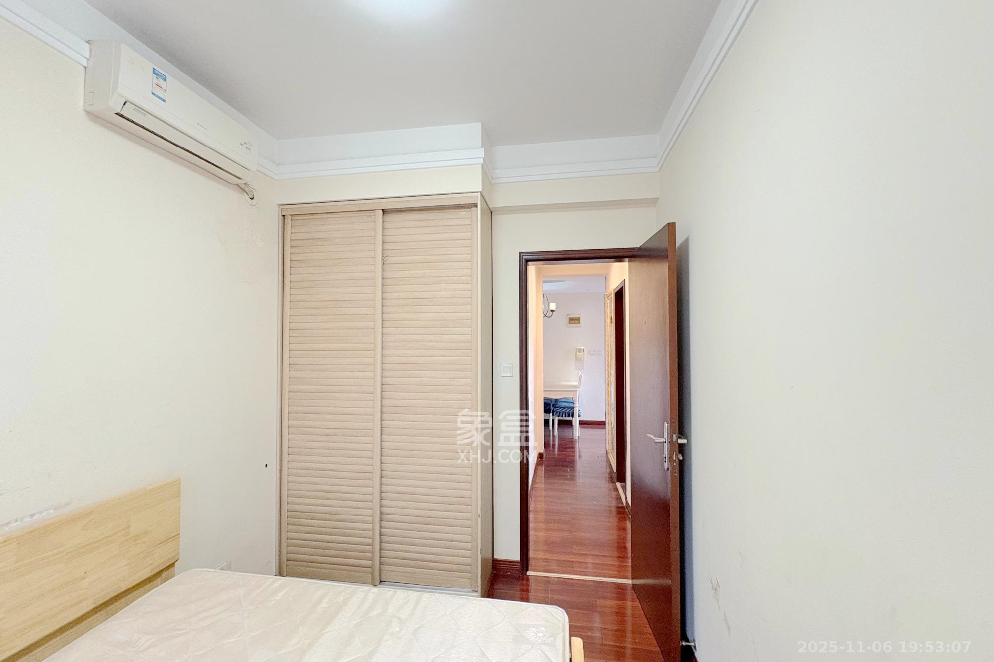 中天广场  3室2厅1卫    116.0万卧室