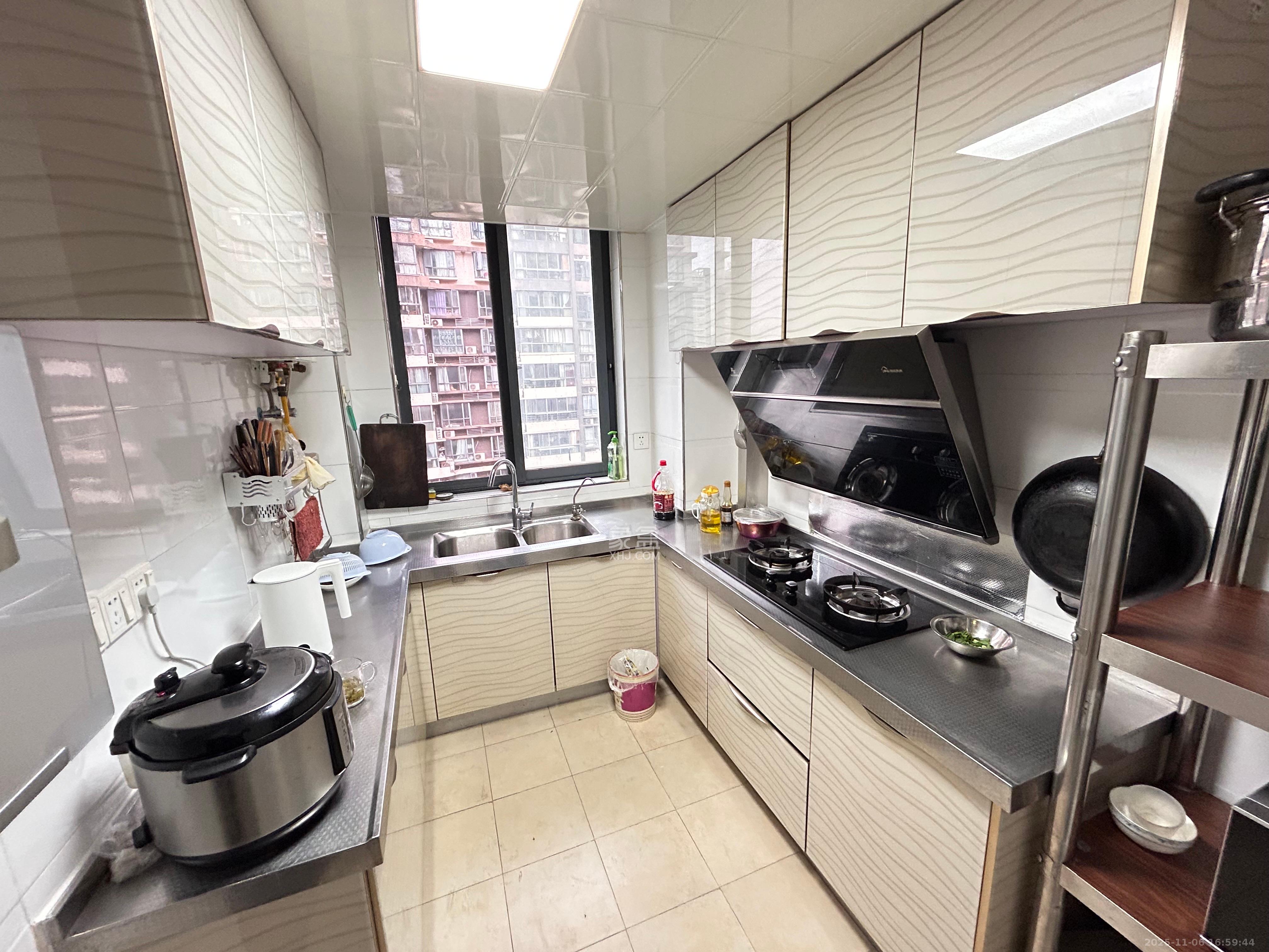 西子花苑  3室2厅2卫    3500.0元/月室内图